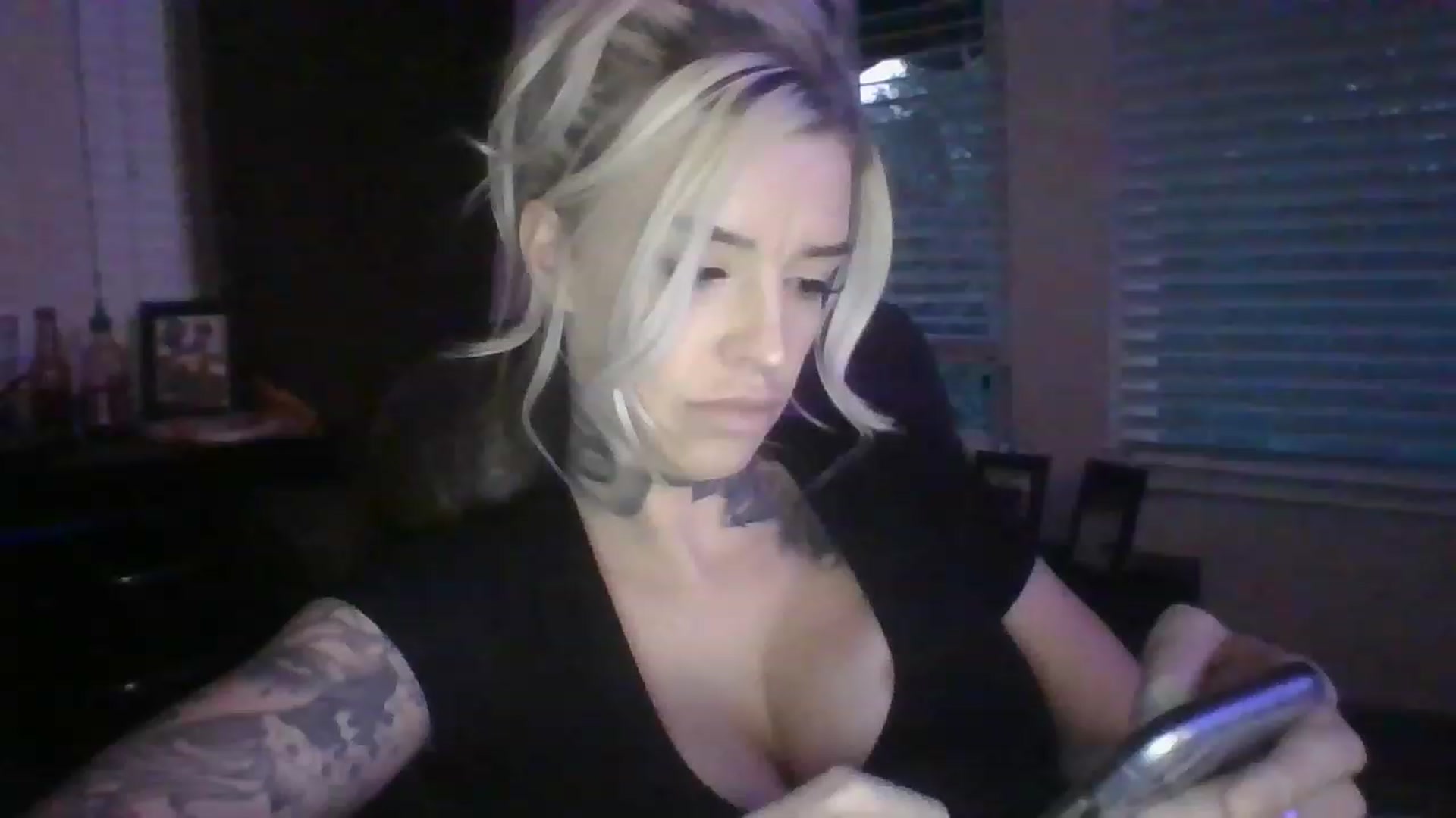 Gallery image thumbnail from Missgracexoco's myfreecams stream on, 12/06/2022, 01:01 image 12 of 20