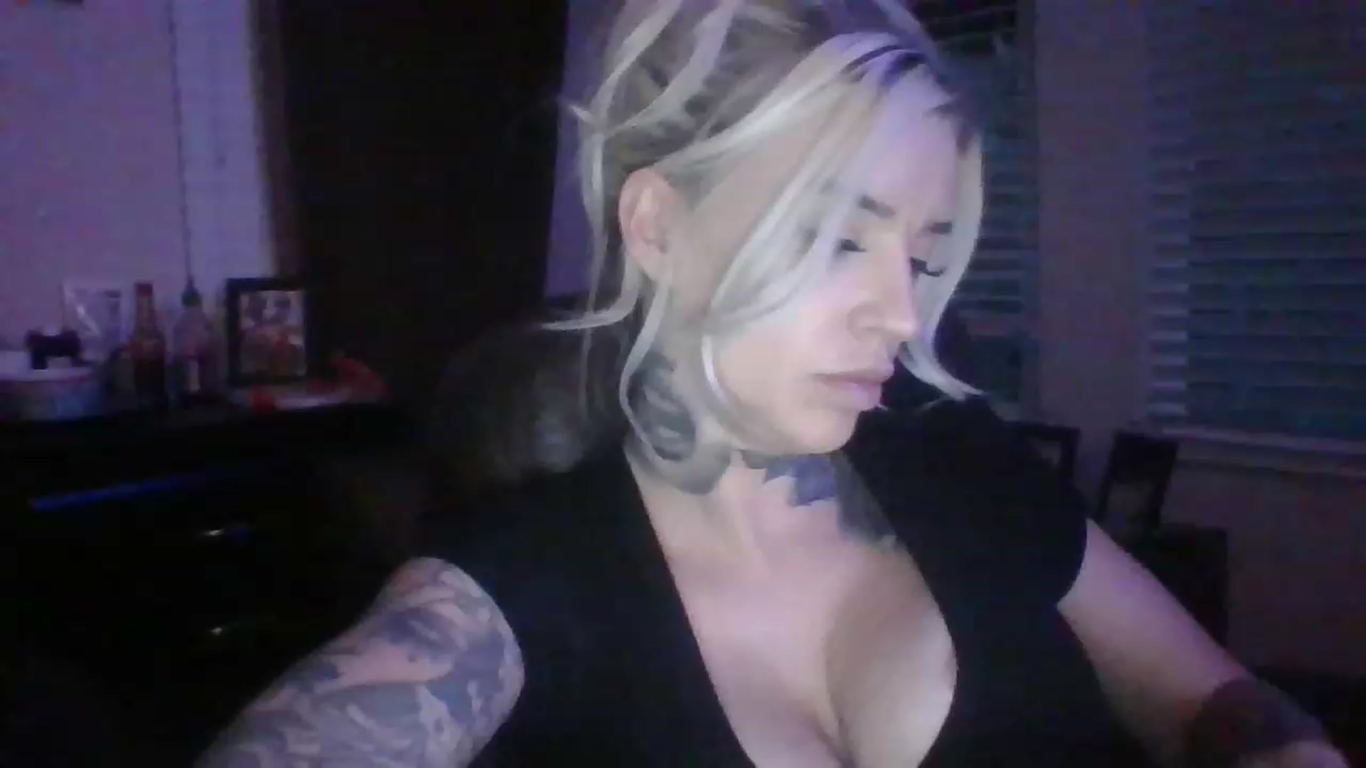 Gallery image thumbnail from Missgracexoco's myfreecams stream on, 12/06/2022, 01:01 image 18 of 20