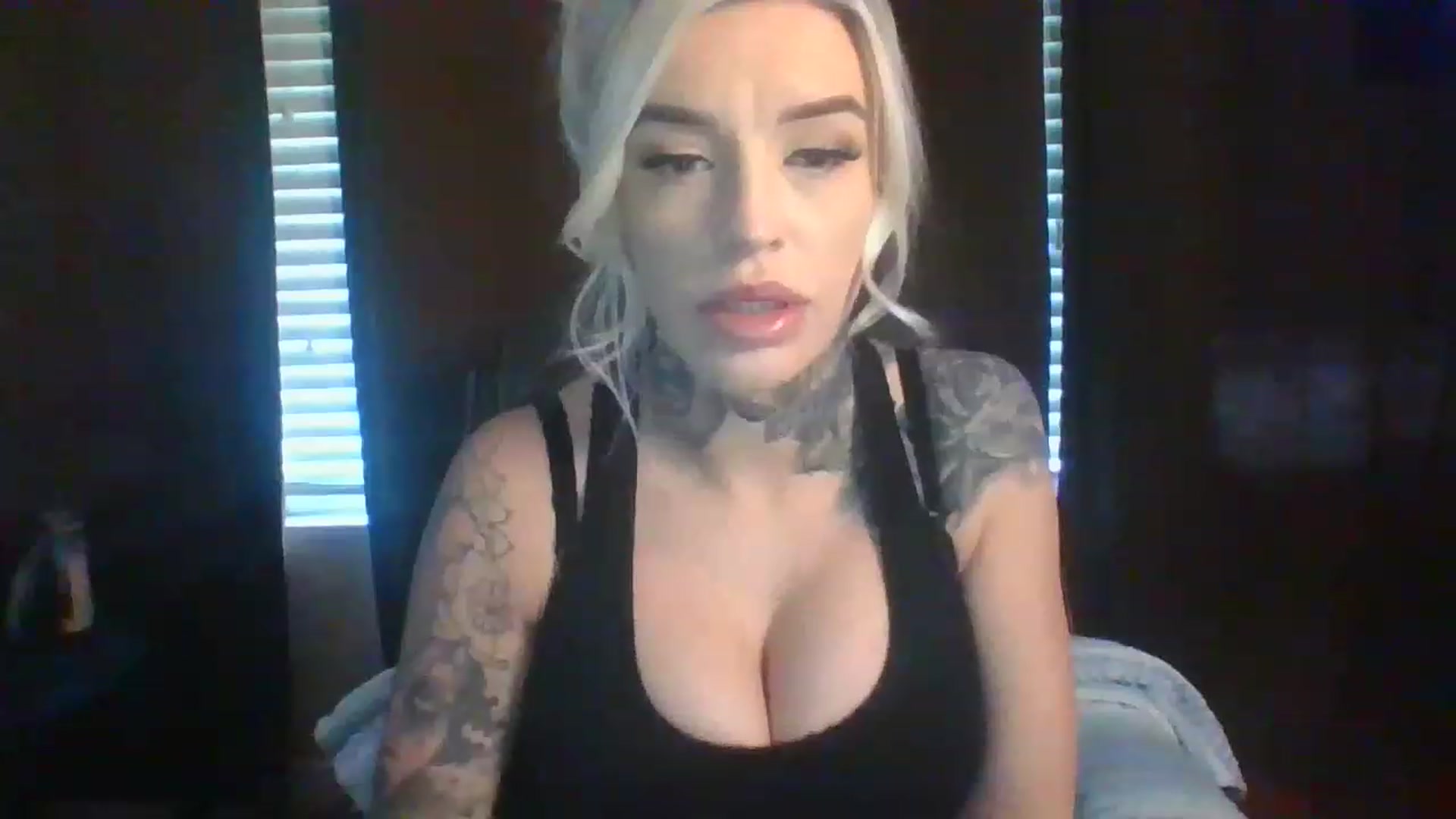 Gallery image thumbnail from Missgracexoco's myfreecams stream on, 12/12/2022, 18:28 image 14 of 20