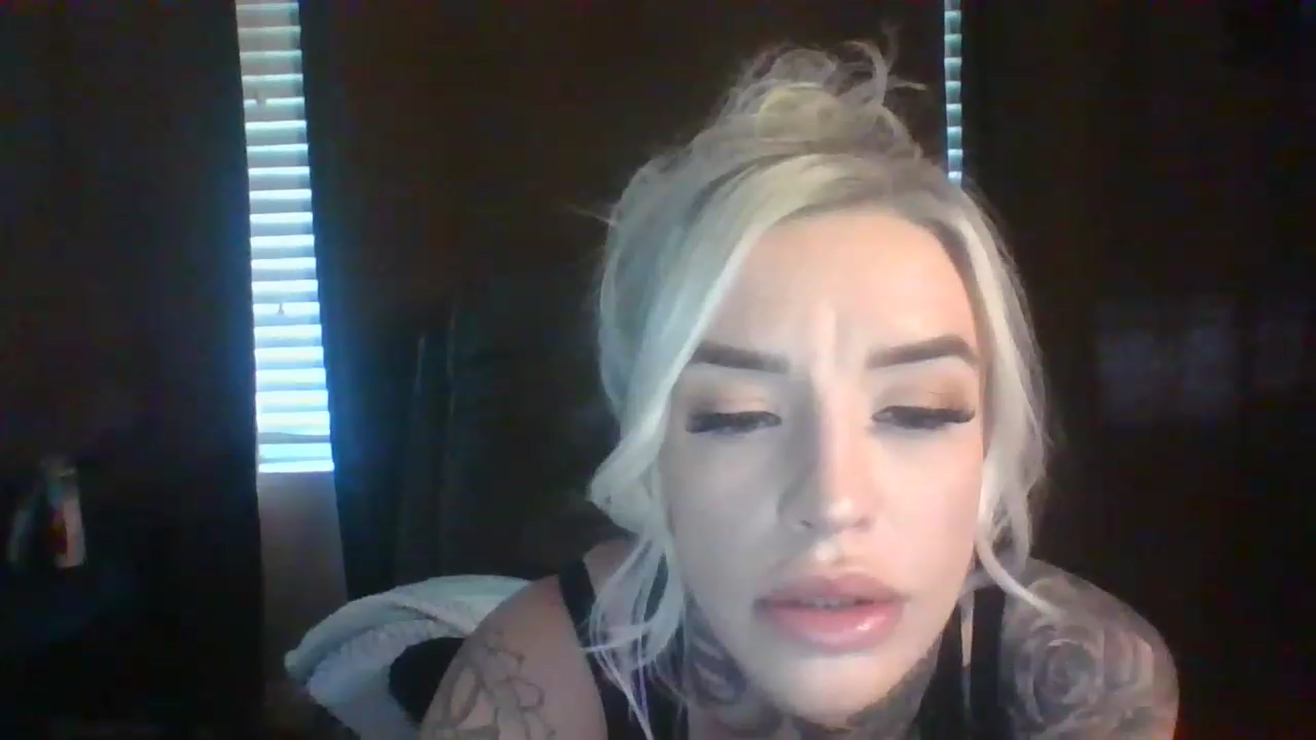 Gallery image thumbnail from Missgracexoco's myfreecams stream on, 12/12/2022, 18:28 image 18 of 20