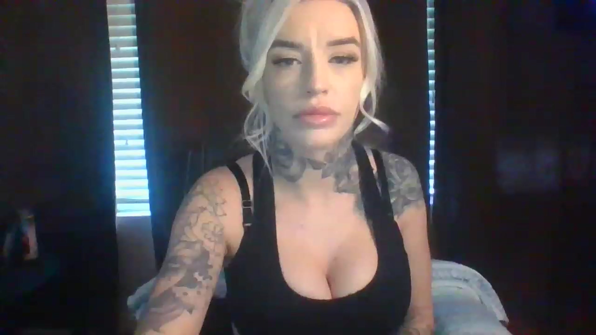 Gallery image thumbnail from Missgracexoco's myfreecams stream on, 12/12/2022, 18:28 image 13 of 20