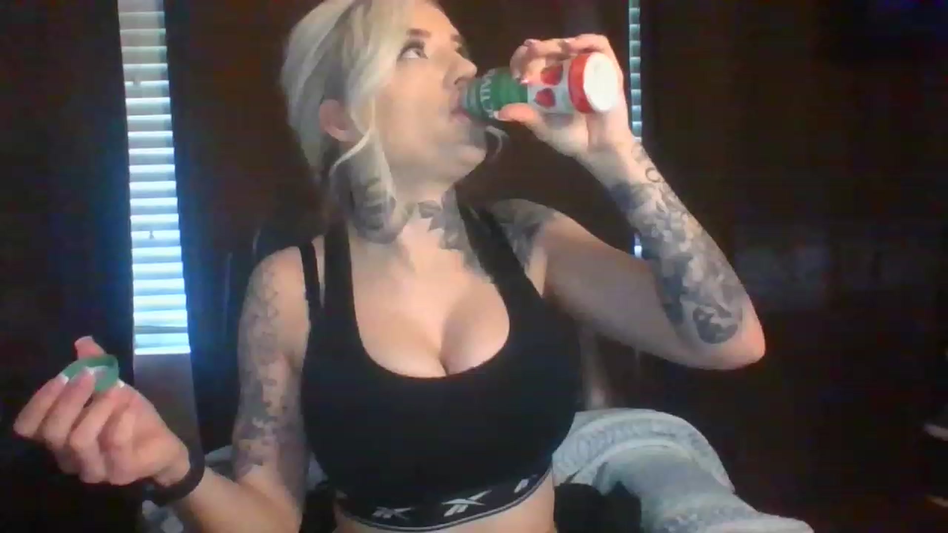 Gallery image thumbnail from Missgracexoco's myfreecams stream on, 12/12/2022, 18:28 image 1 of 20
