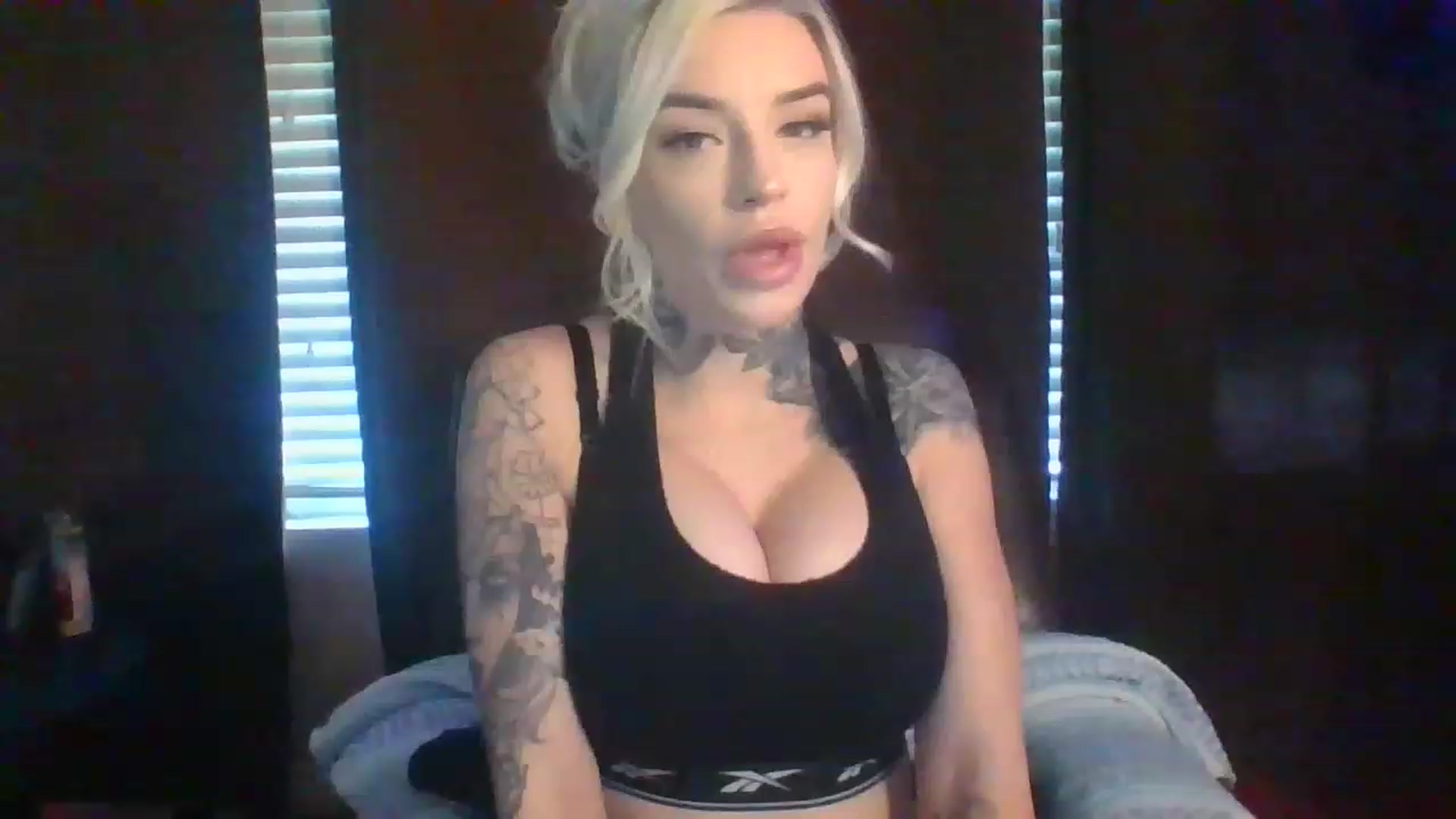 Gallery image thumbnail from Missgracexoco's myfreecams stream on, 12/12/2022, 18:28 image 11 of 20