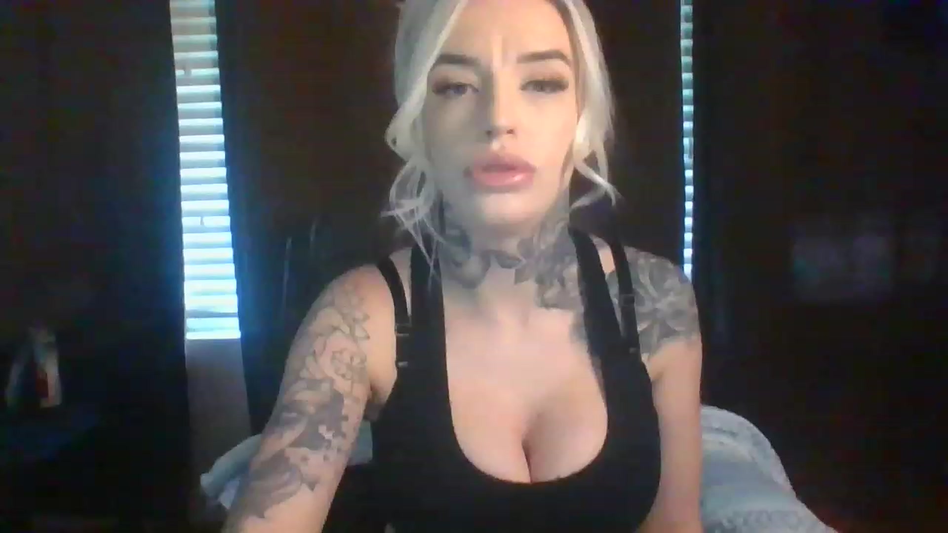 Gallery image thumbnail from Missgracexoco's myfreecams stream on, 12/12/2022, 18:28 image 17 of 20
