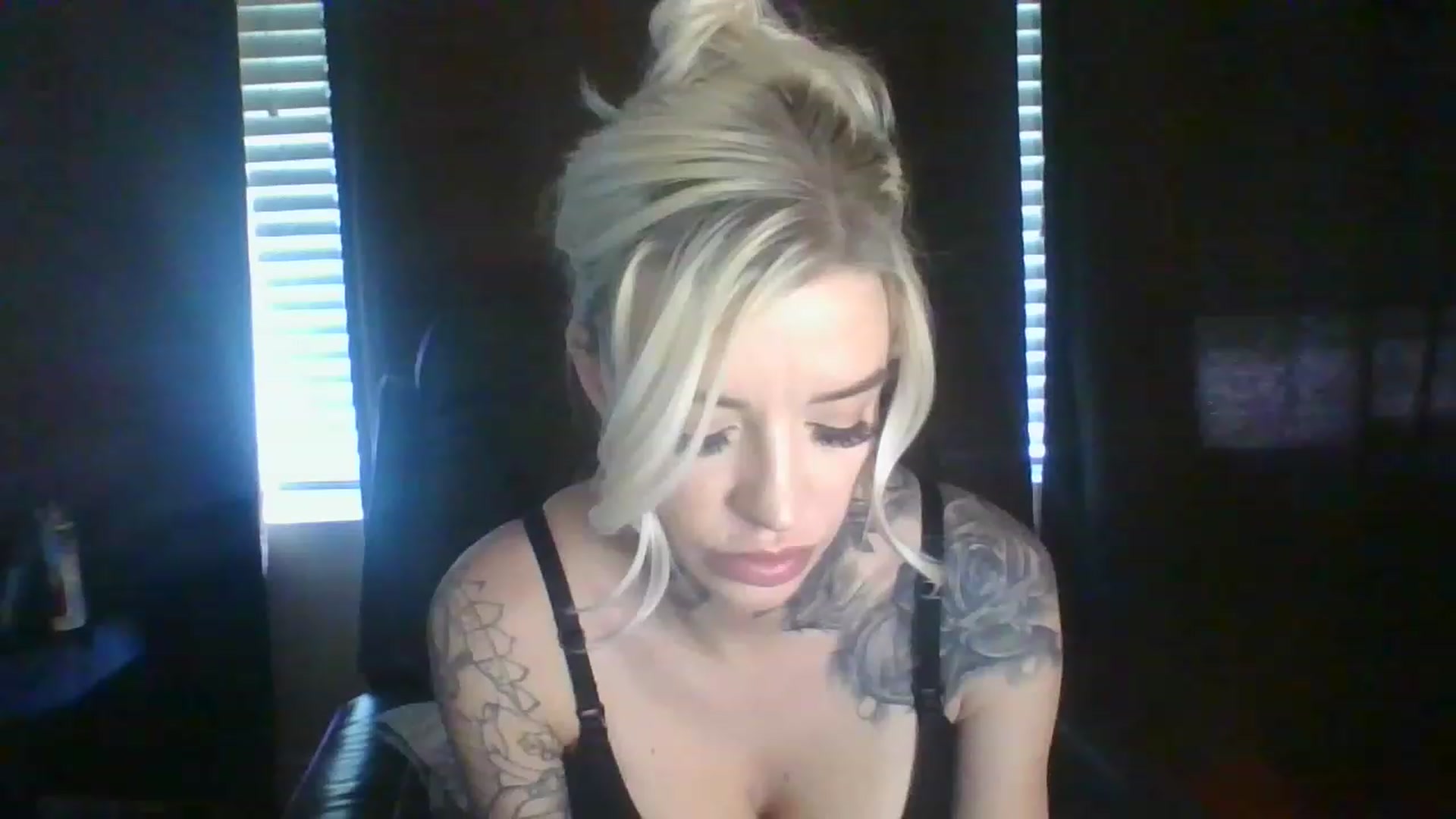 Gallery image thumbnail from Missgracexoco's myfreecams stream on, 12/12/2022, 21:00 image 12 of 20