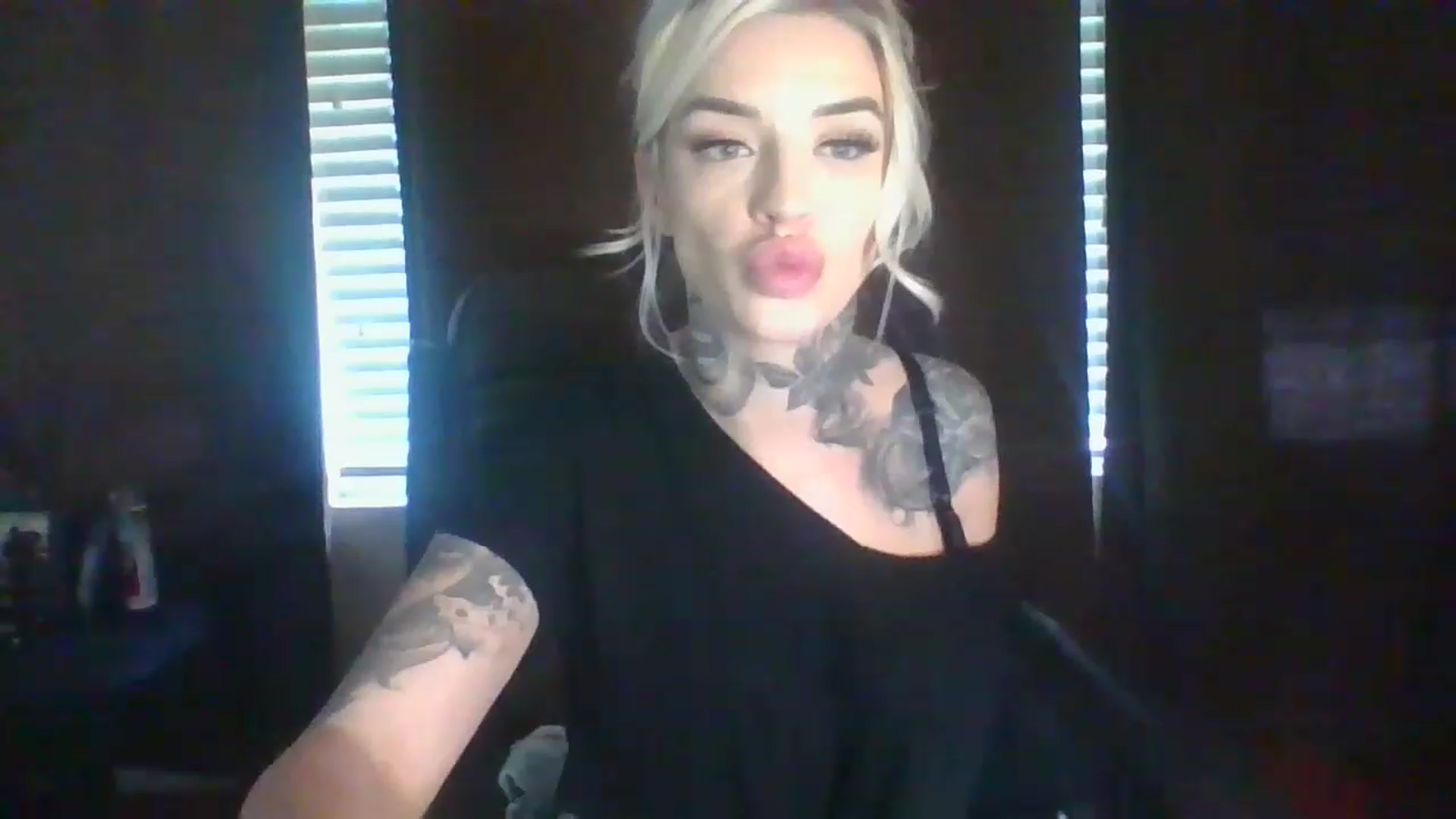 Gallery image thumbnail from Missgracexoco's myfreecams stream on, 12/12/2022, 21:20 image 14 of 20