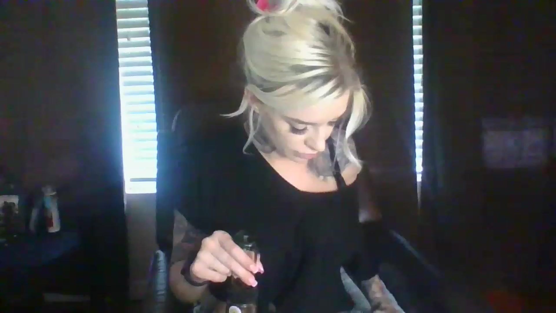 Gallery image thumbnail from Missgracexoco's myfreecams stream on, 12/12/2022, 21:20 image 13 of 20
