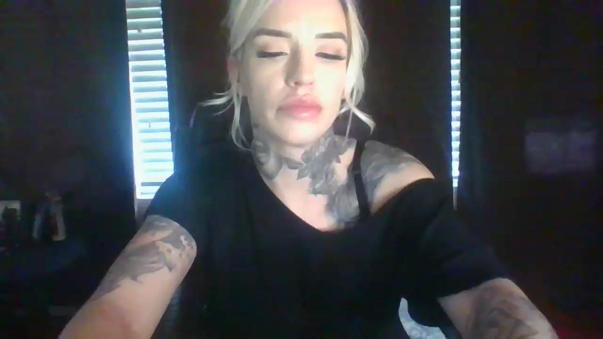 Gallery image thumbnail from Missgracexoco's myfreecams stream on, 12/12/2022, 21:20 image 15 of 20