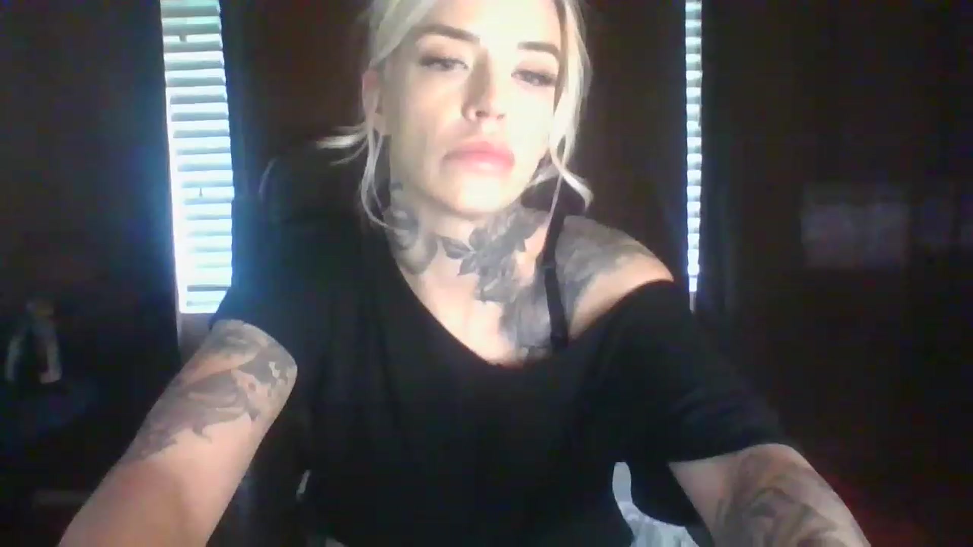 Gallery image thumbnail from Missgracexoco's myfreecams stream on, 12/12/2022, 21:20 image 17 of 20