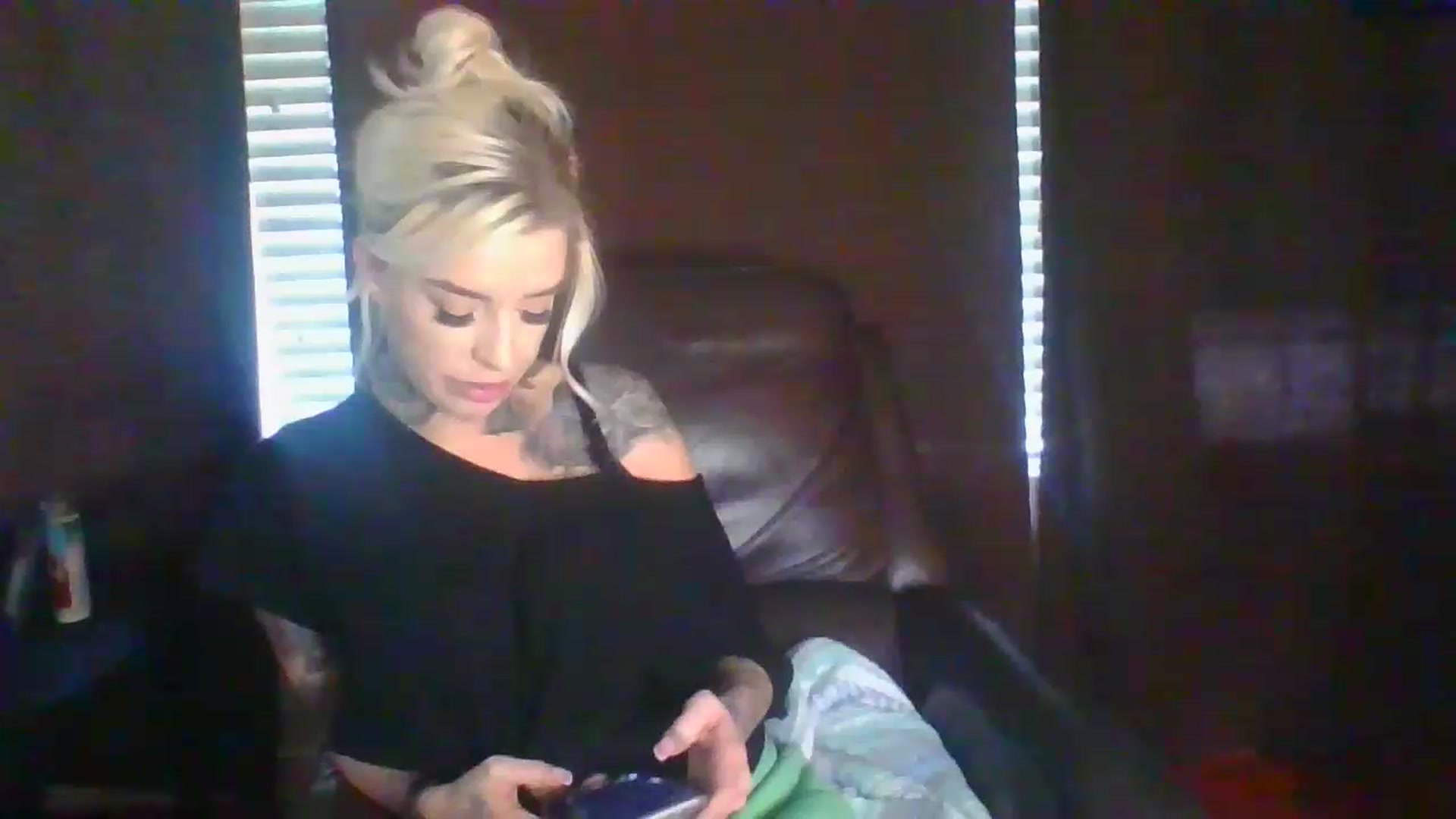 Gallery image thumbnail from Missgracexoco's myfreecams stream on, 12/12/2022, 21:20 image 18 of 20