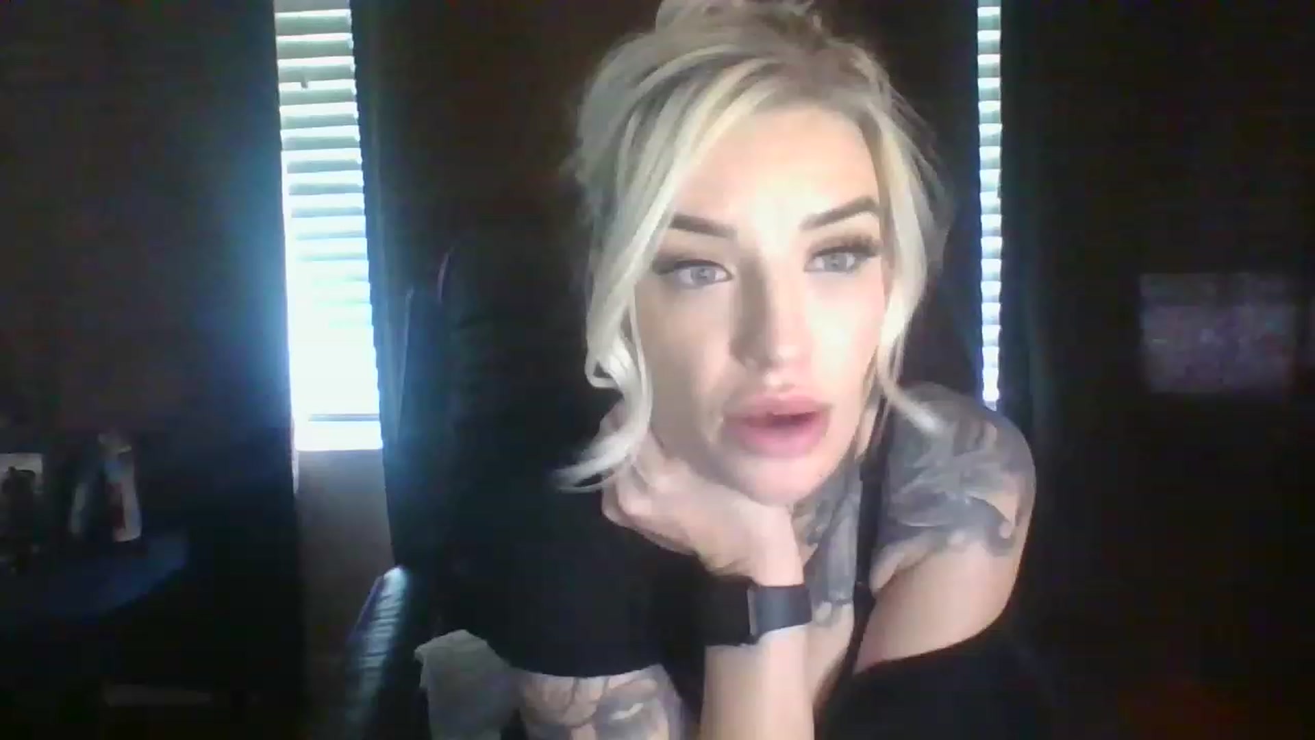 Gallery image thumbnail from Missgracexoco's myfreecams stream on, 12/12/2022, 21:20 image 7 of 20