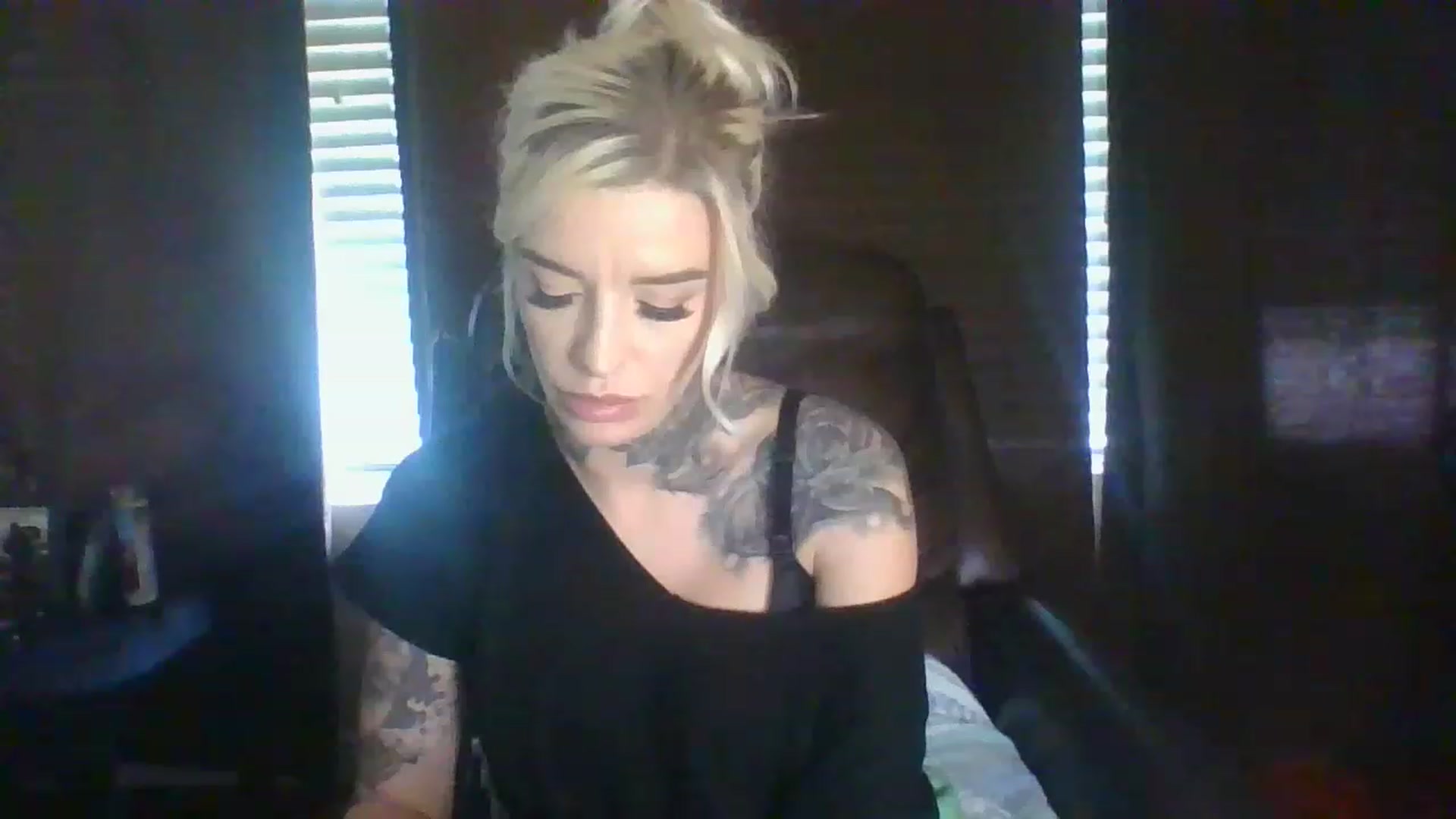 Gallery image thumbnail from Missgracexoco's myfreecams stream on, 12/12/2022, 21:20 image 9 of 20