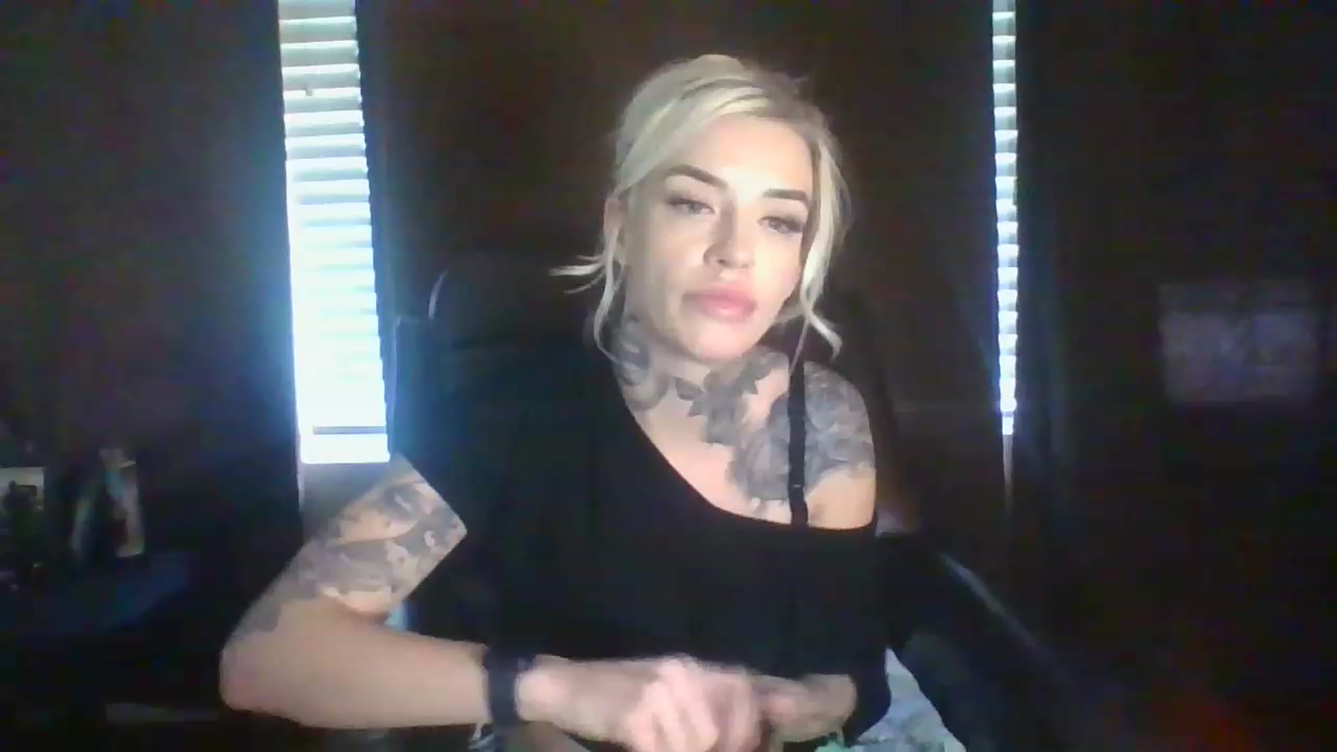 Gallery image thumbnail from Missgracexoco's myfreecams stream on, 12/12/2022, 21:20 image 12 of 20