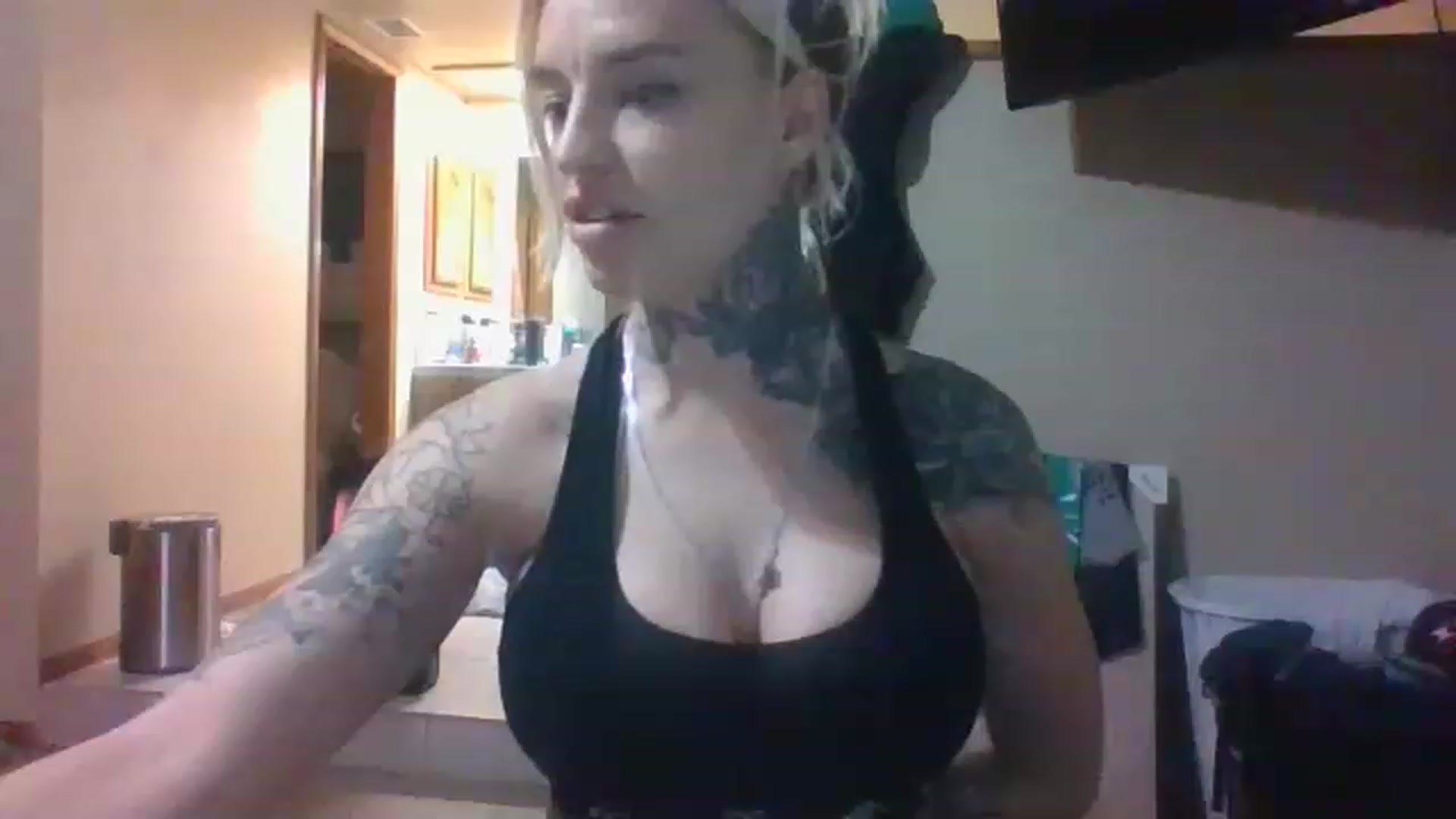 Gallery image thumbnail from Missgracexoco's myfreecams stream on, 02/18/2023, 13:12 image 17 of 20
