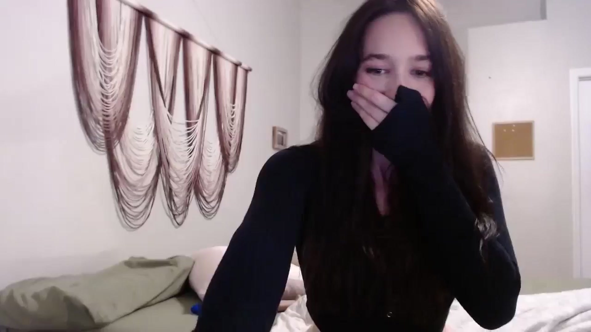 Gallery image thumbnail from Misshoney222's myfreecams stream on, 09/22/2025, 04:25 image 10 of 20