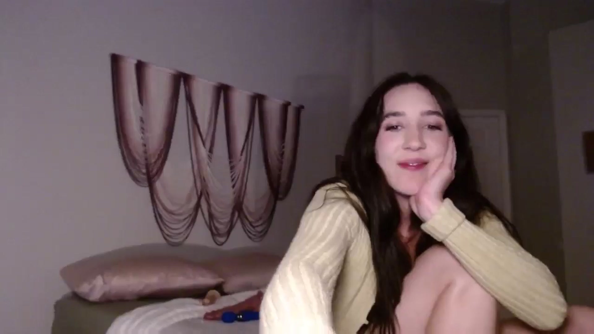 Gallery image thumbnail from Misshoney222's myfreecams stream on, 09/30/2025, 03:29 image 11 of 20