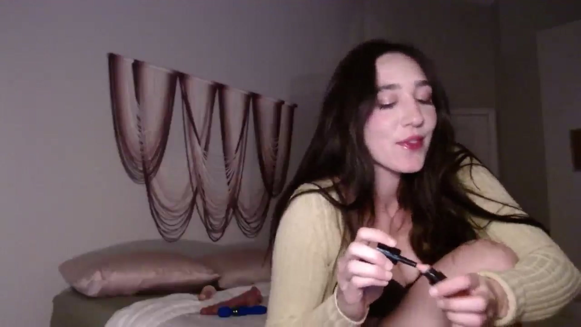 Gallery image thumbnail from Misshoney222's myfreecams stream on, 09/30/2025, 03:29 image 14 of 20