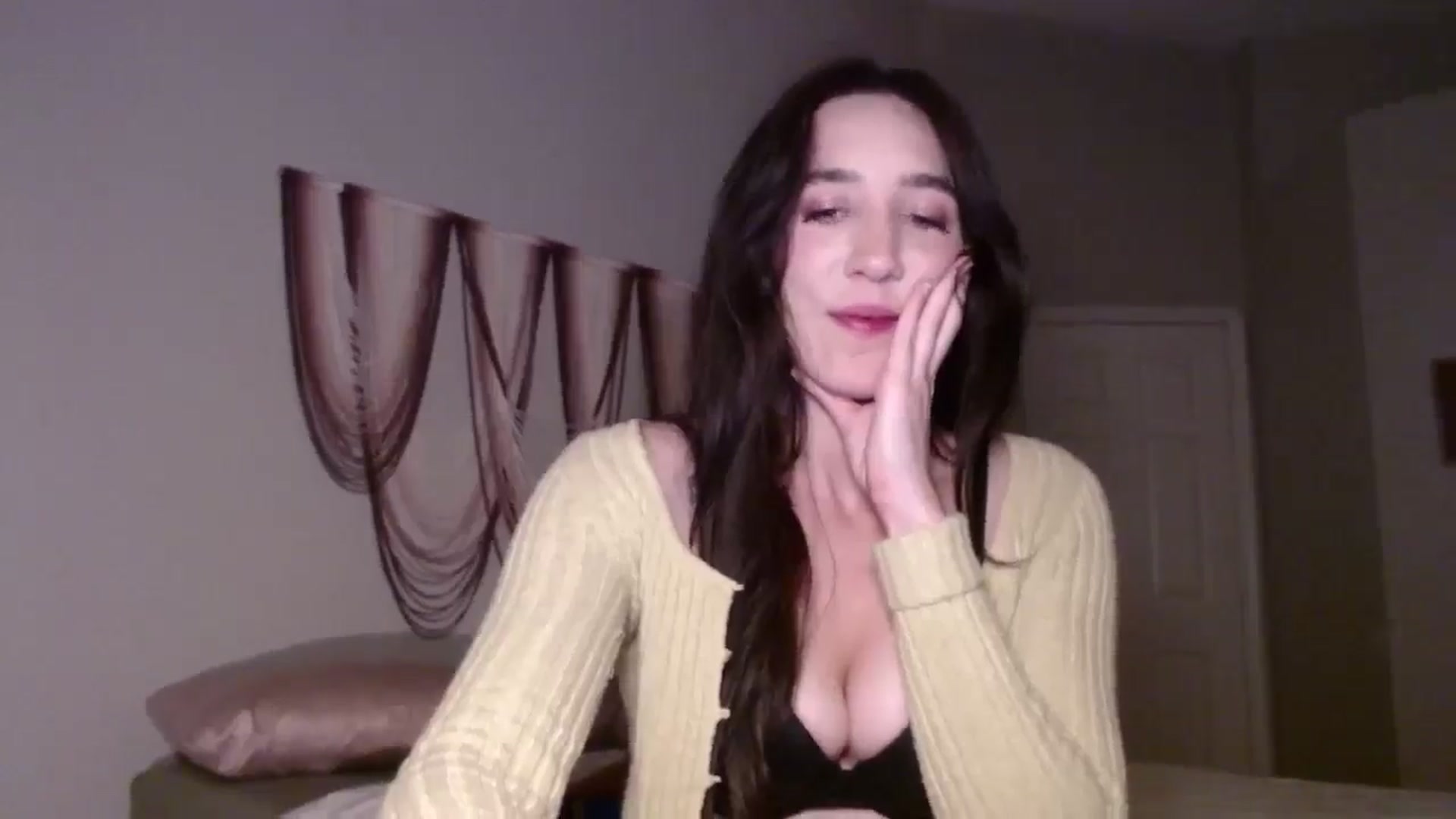 Gallery image thumbnail from Misshoney222's myfreecams stream on, 09/30/2025, 03:29 image 6 of 20