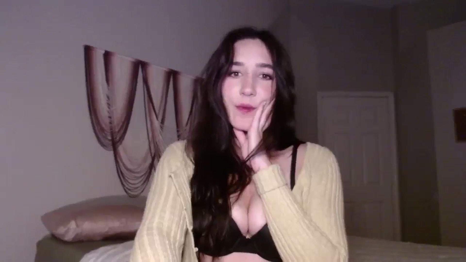 Gallery image thumbnail from Misshoney222's myfreecams stream on, 09/30/2025, 03:29 image 3 of 20