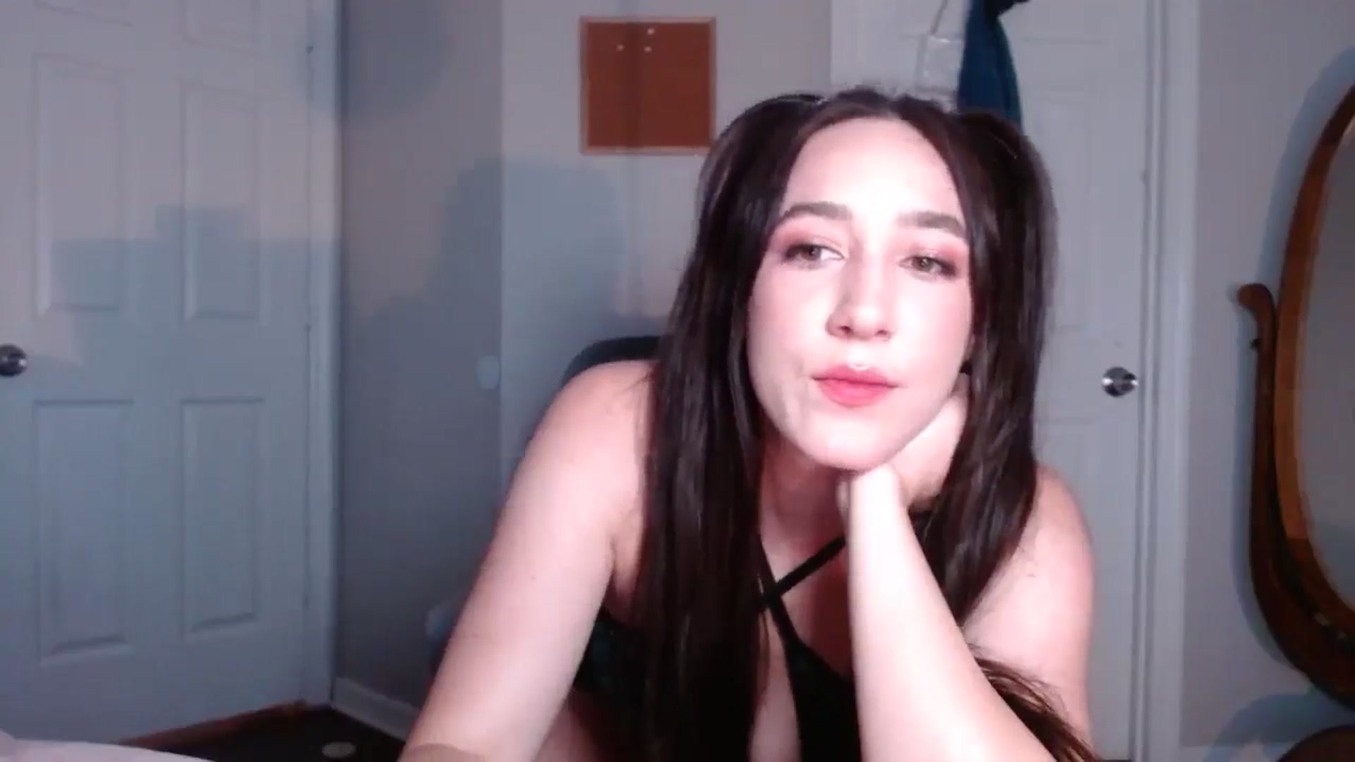 Gallery image thumbnail from Misshoney222's myfreecams stream on, 10/01/2025, 23:17 image 4 of 20