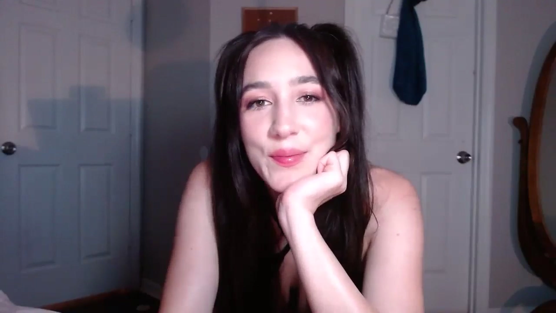 Gallery image thumbnail from Misshoney222's myfreecams stream on, 10/01/2025, 23:17 image 13 of 20