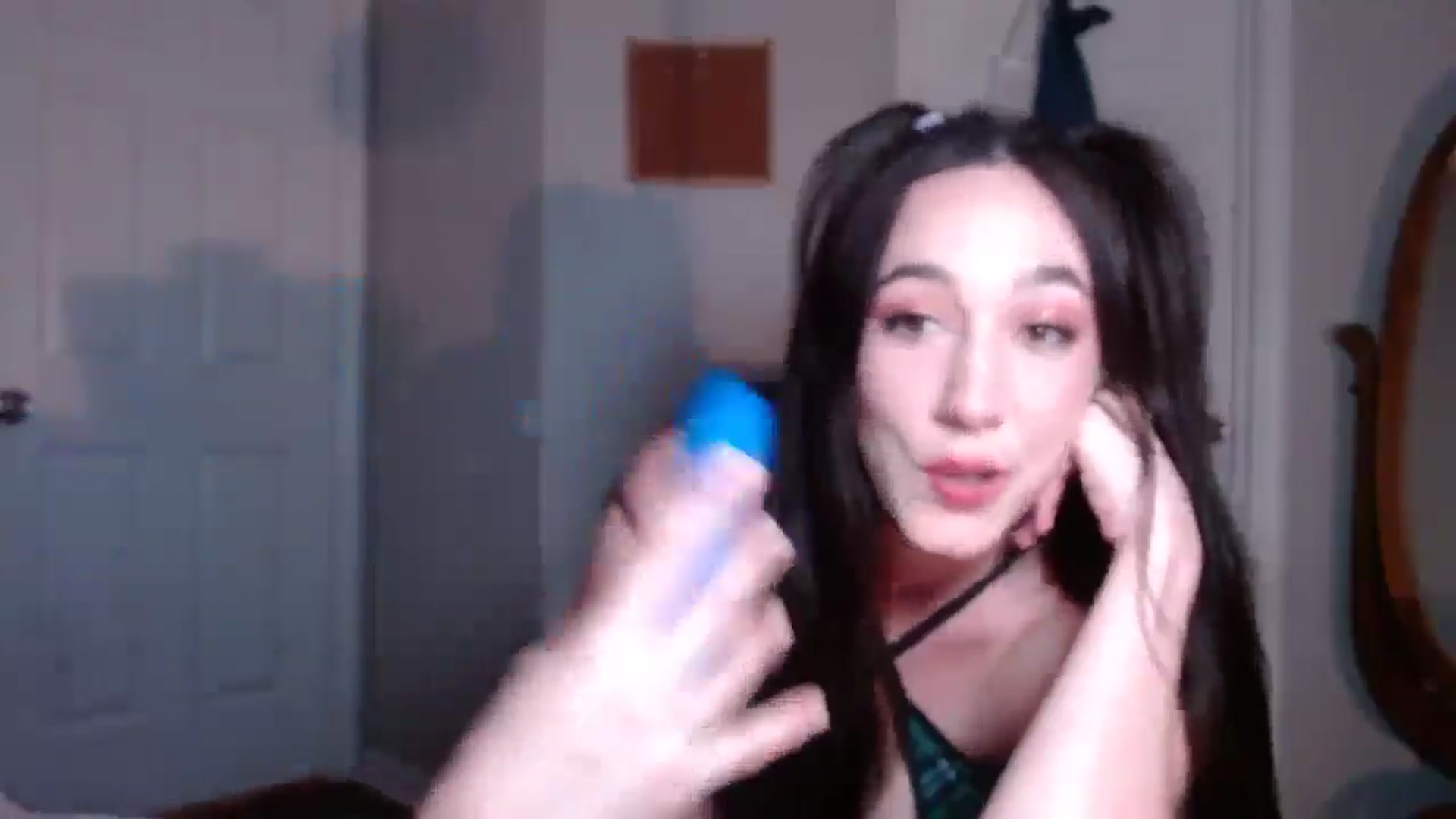 Gallery image thumbnail from Misshoney222's myfreecams stream on, 10/01/2025, 23:17 image 19 of 20