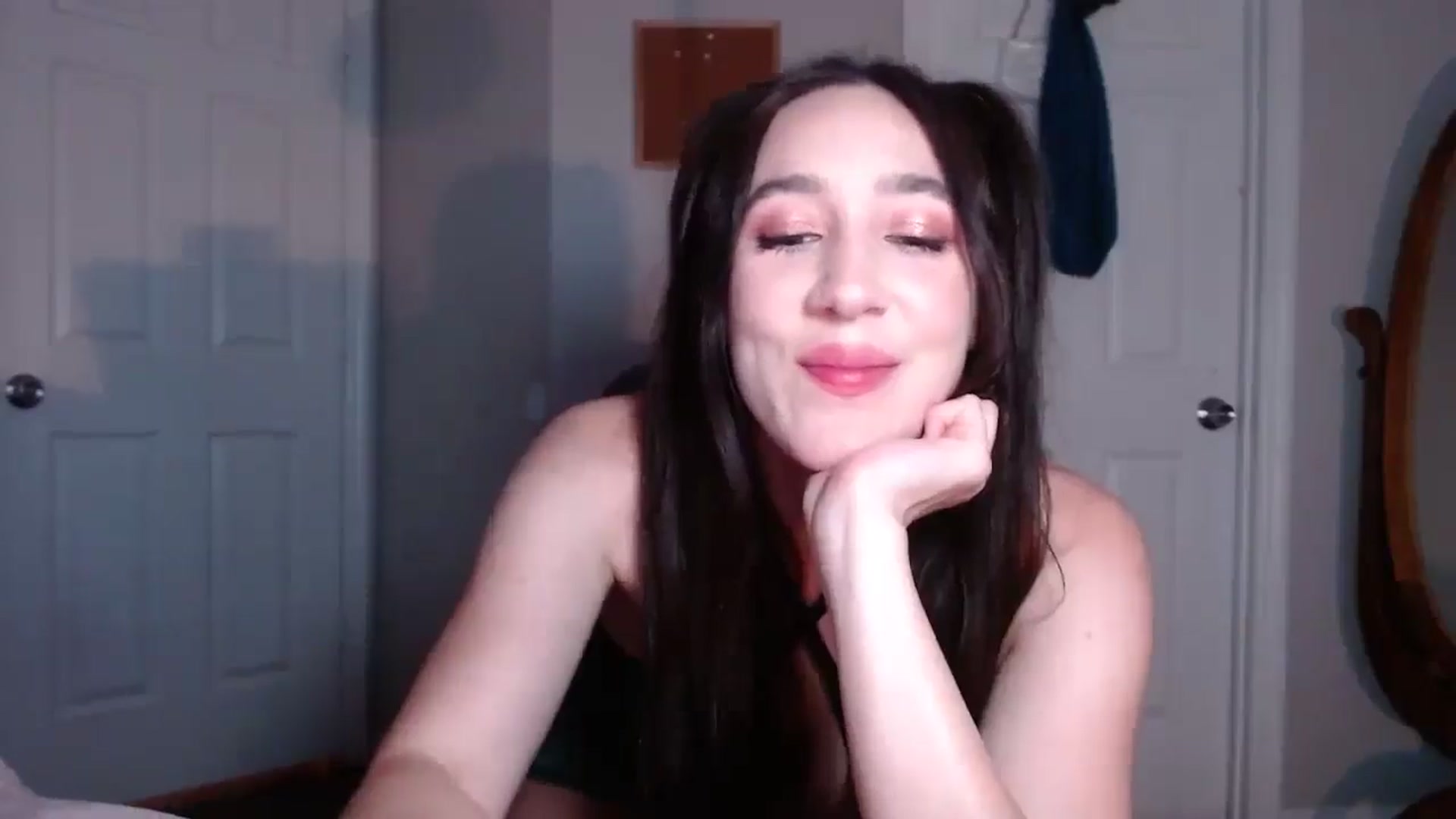 Gallery image thumbnail from Misshoney222's myfreecams stream on, 10/01/2025, 23:17 image 12 of 20