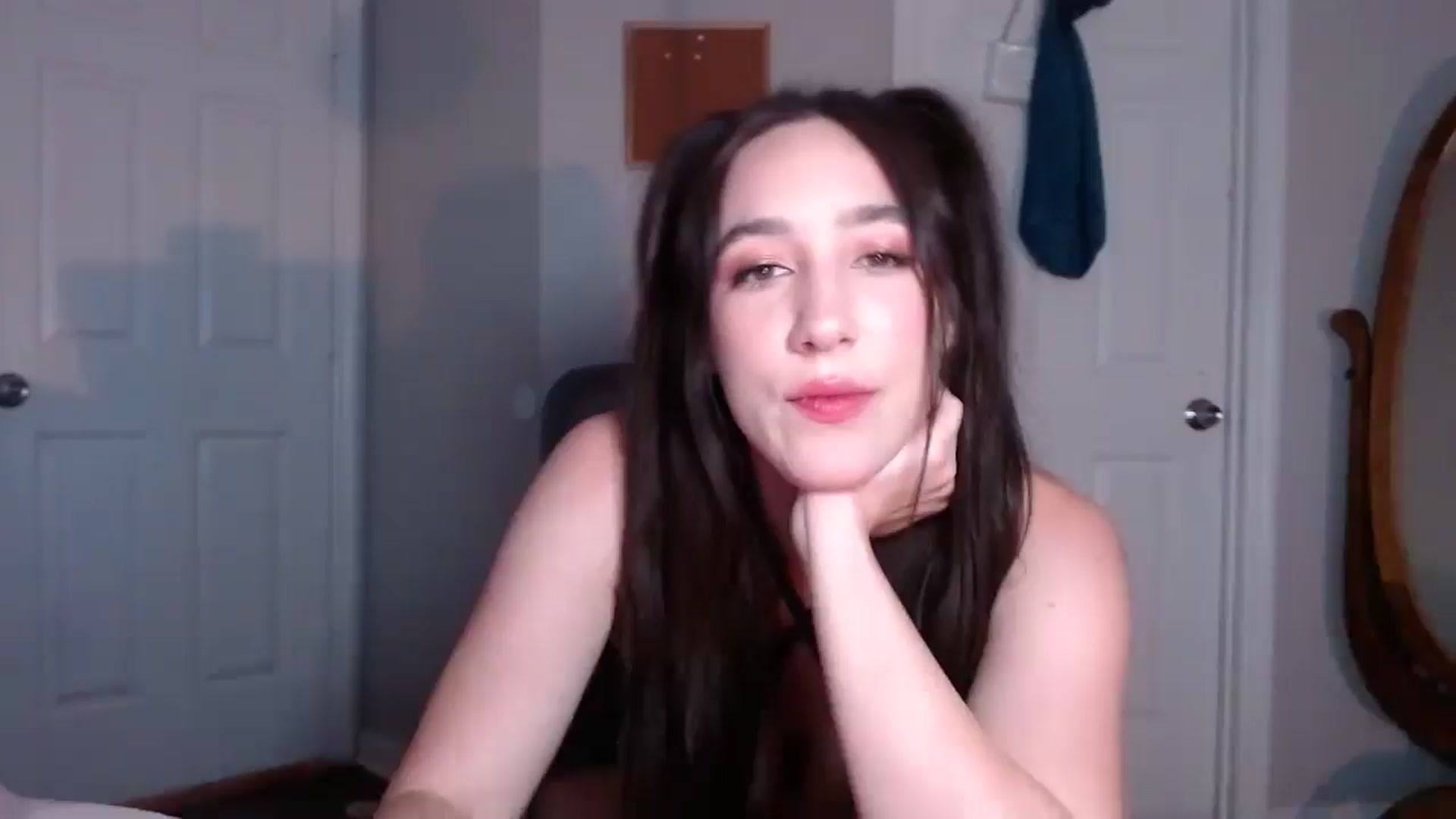 Gallery image thumbnail from Misshoney222's myfreecams stream on, 10/01/2025, 23:17 image 8 of 20