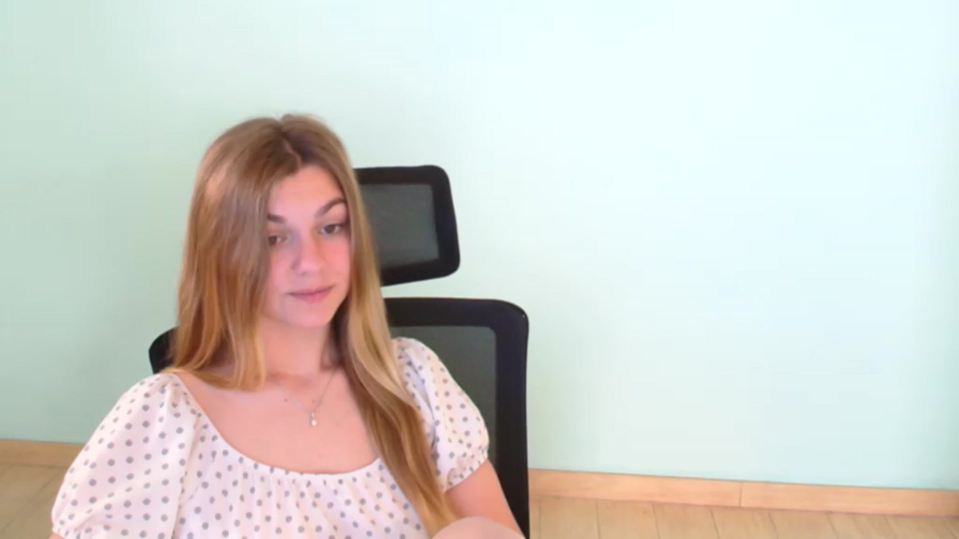 Gallery image thumbnail from Missi_More's myfreecams stream on, 07/19/2023, 07:20 image 4 of 20