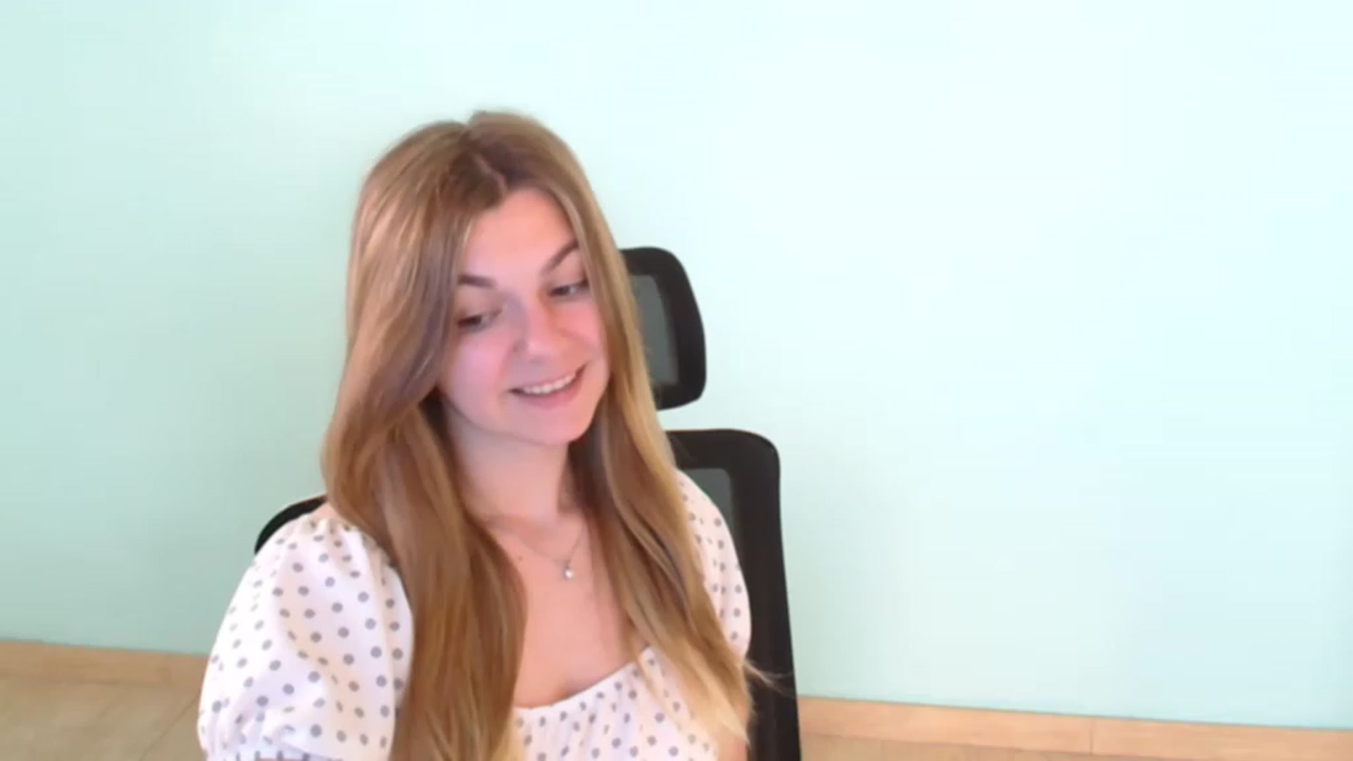 Gallery image thumbnail from Missi_More's myfreecams stream on, 07/19/2023, 08:34 image 10 of 20