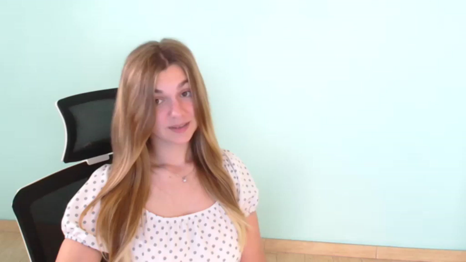 Gallery image thumbnail from Missi_More's myfreecams stream on, 07/19/2023, 08:34 image 9 of 20