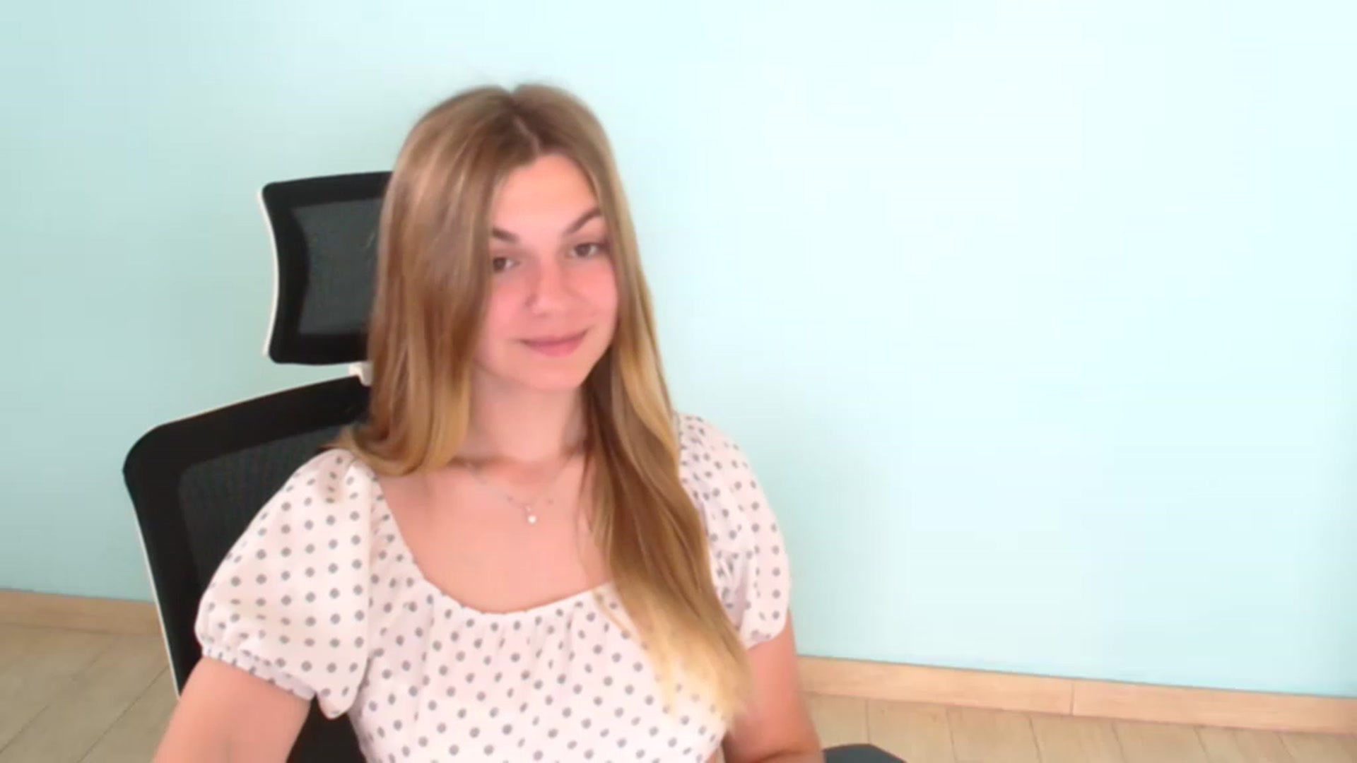 Gallery image thumbnail from Missi_More's myfreecams stream on, 07/19/2023, 10:38 image 15 of 20
