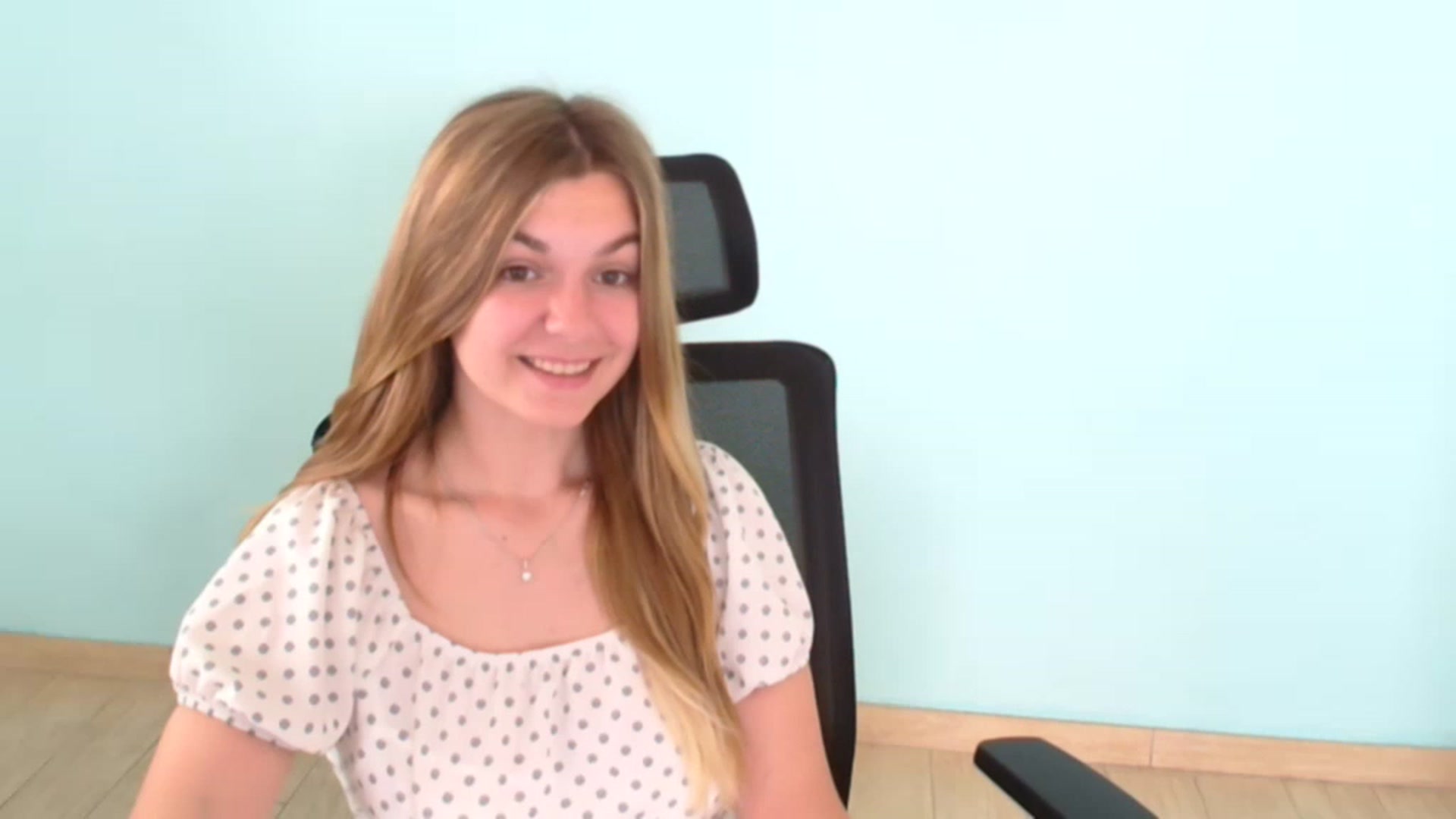 Gallery image thumbnail from Missi_More's myfreecams stream on, 07/19/2023, 10:38 image 8 of 20