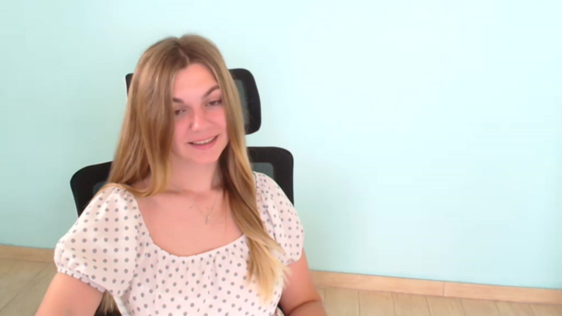 Gallery image thumbnail from Missi_More's myfreecams stream on, 07/19/2023, 10:38 image 18 of 20