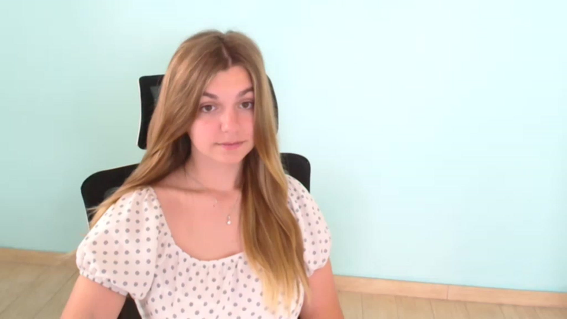Gallery image thumbnail from Missi_More's myfreecams stream on, 07/19/2023, 10:38 image 17 of 20