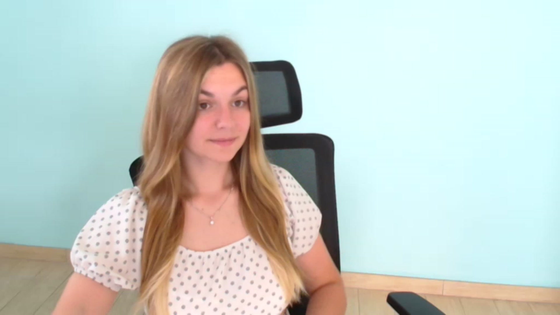 Gallery image thumbnail from Missi_More's myfreecams stream on, 07/19/2023, 10:38 image 7 of 20