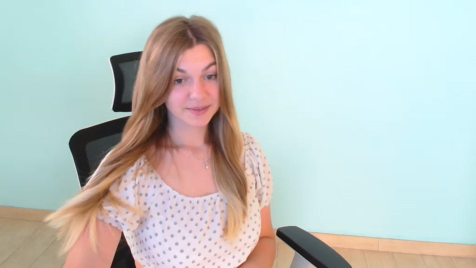 Gallery image thumbnail from Missi_More's myfreecams stream on, 07/19/2023, 10:38 image 2 of 20