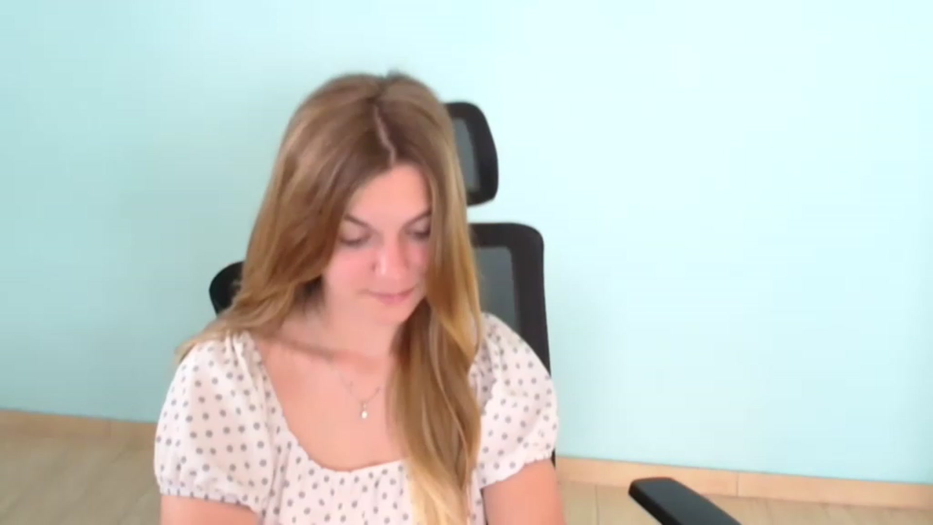 Gallery image thumbnail from Missi_More's myfreecams stream on, 07/19/2023, 10:38 image 10 of 20