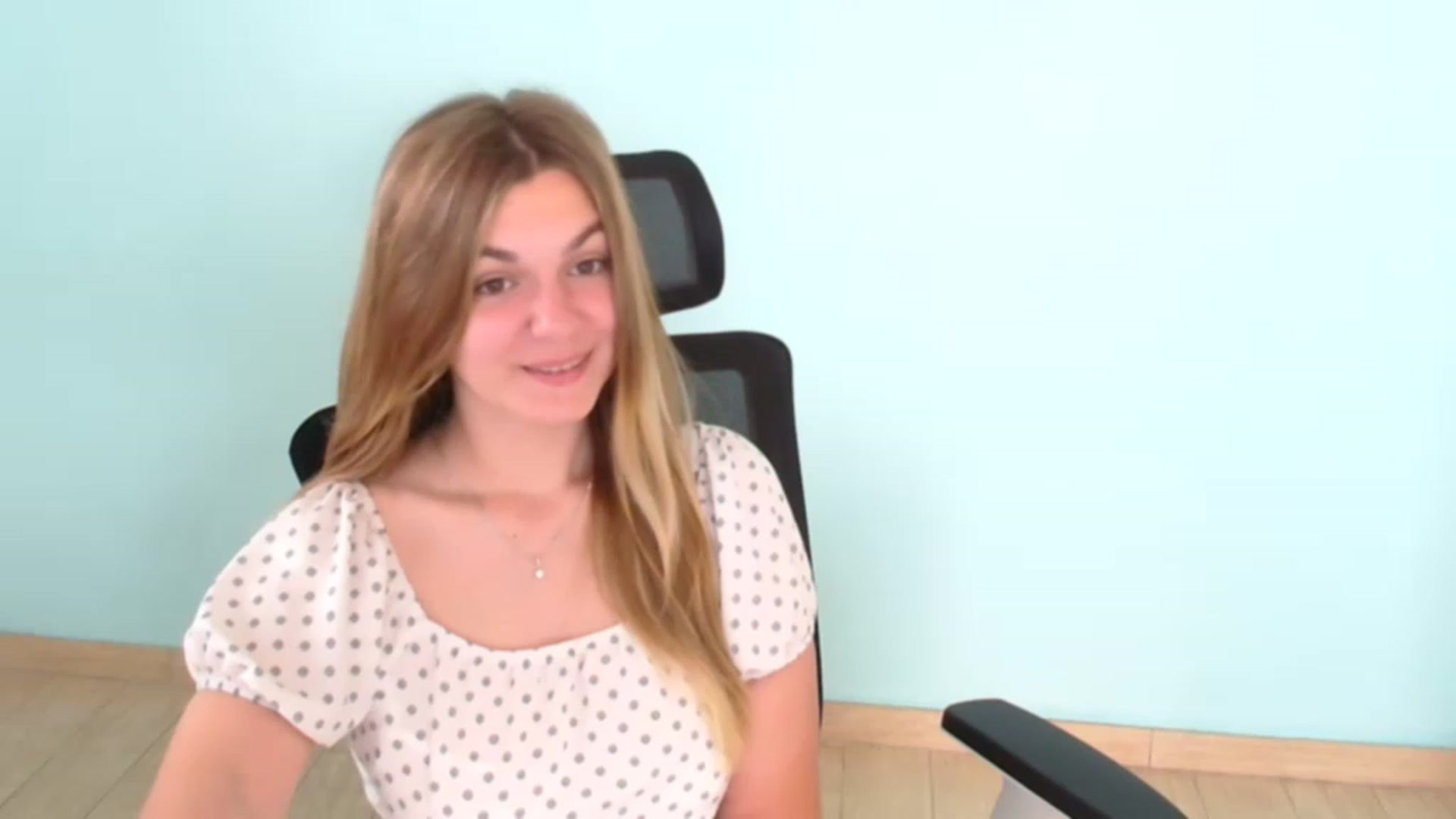 Gallery image thumbnail from Missi_More's myfreecams stream on, 07/19/2023, 10:38 image 11 of 20