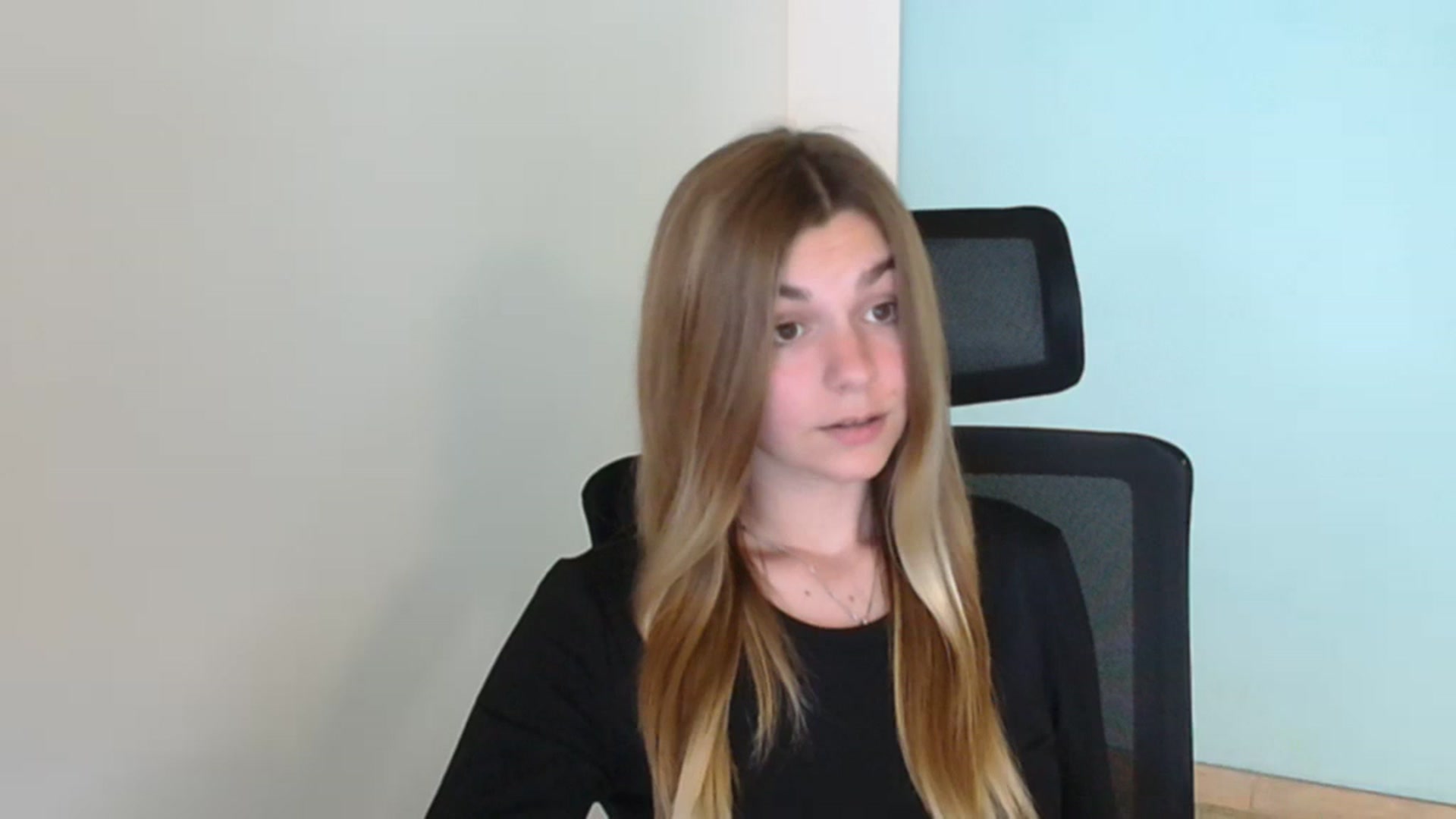 Gallery image thumbnail from Missi_More's myfreecams stream on, 07/22/2023, 19:42 image 16 of 20