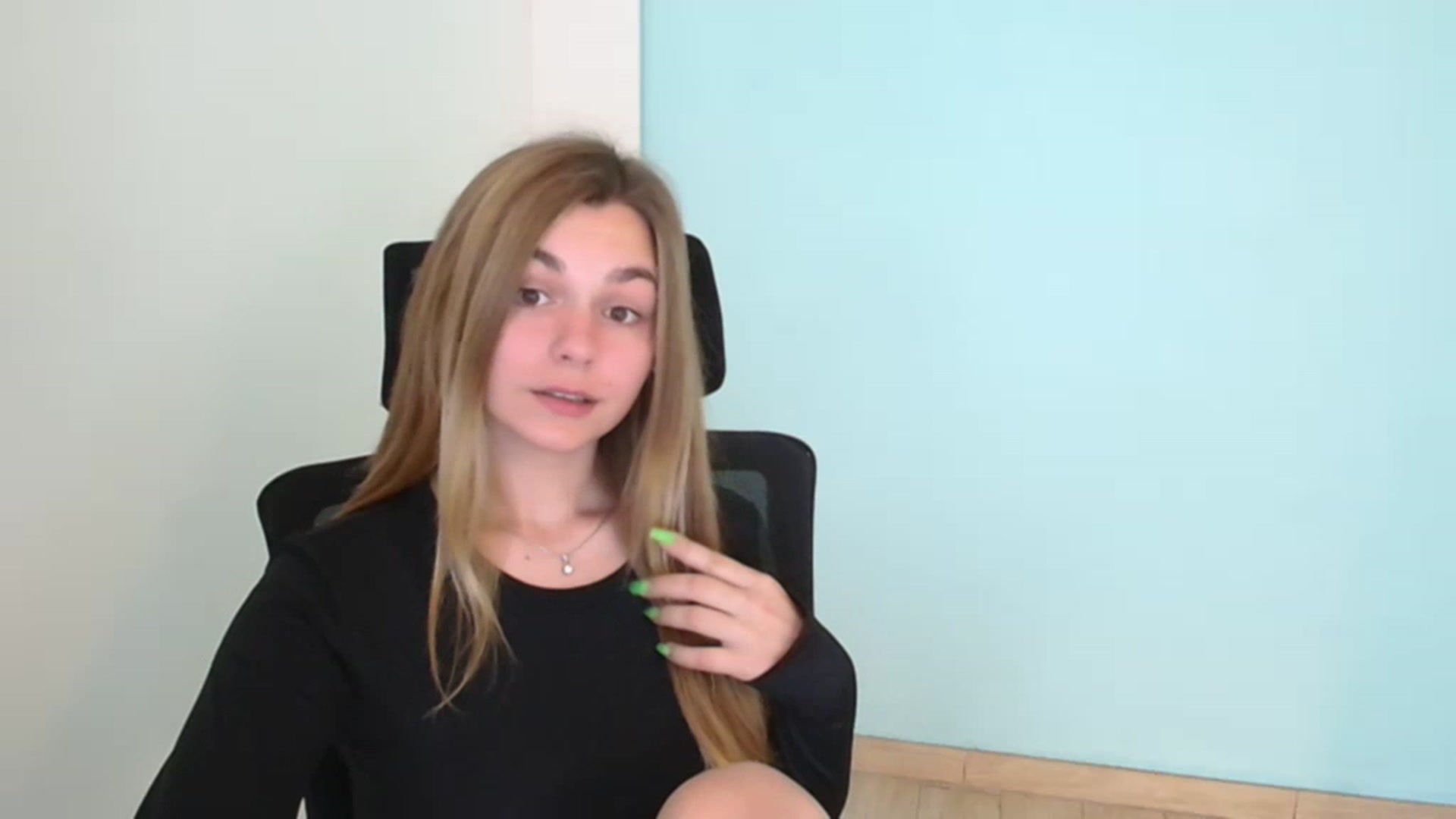 Gallery image thumbnail from Missi_More's myfreecams stream on, 07/24/2023, 08:55 image 12 of 20