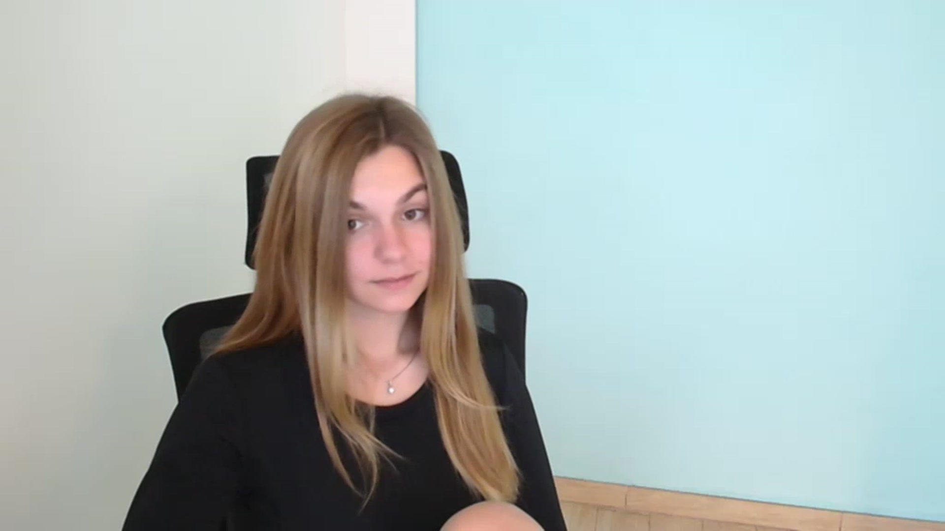 Gallery image thumbnail from Missi_More's myfreecams stream on, 07/24/2023, 08:55 image 13 of 20