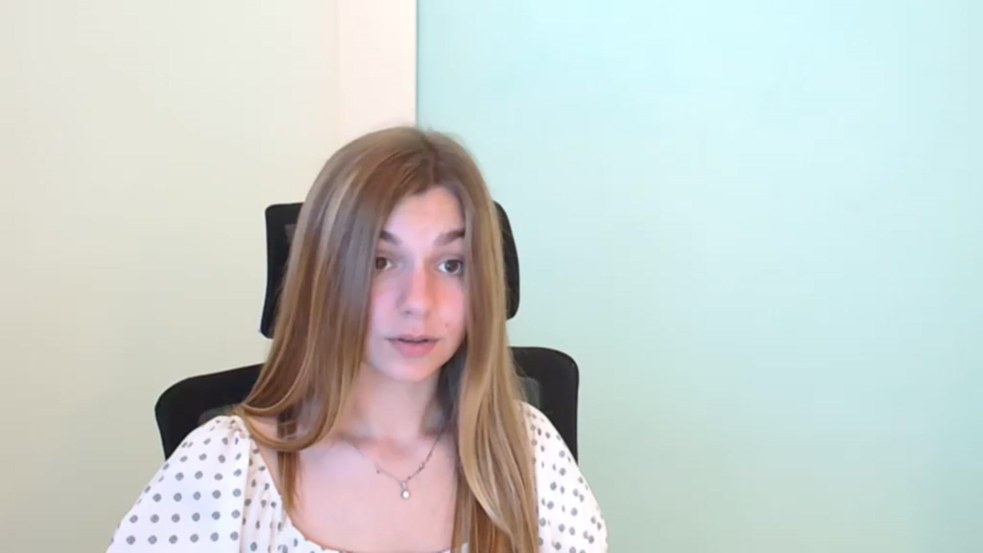 Gallery image thumbnail from Missi_More's myfreecams stream on, 07/25/2023, 10:44 image 10 of 20