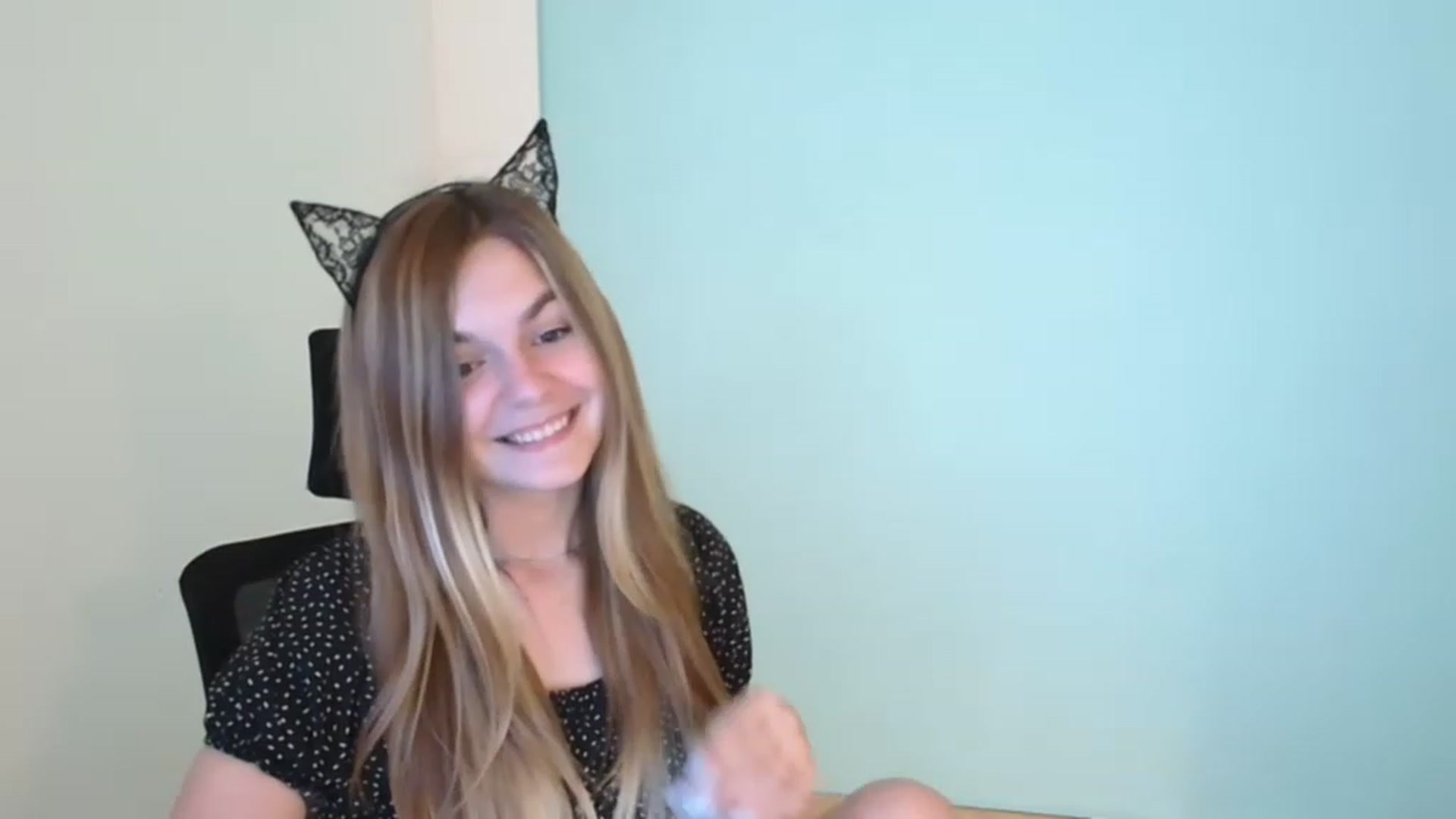 Gallery image thumbnail from Missi_More's myfreecams stream on, 07/27/2023, 10:14 image 6 of 20