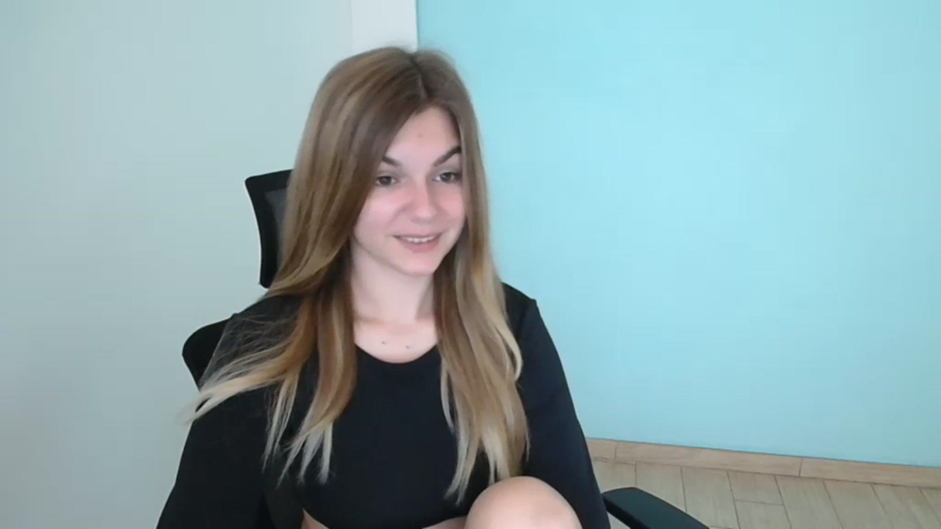 Gallery image thumbnail from Missi_More's myfreecams stream on, 08/03/2023, 08:26 image 4 of 20
