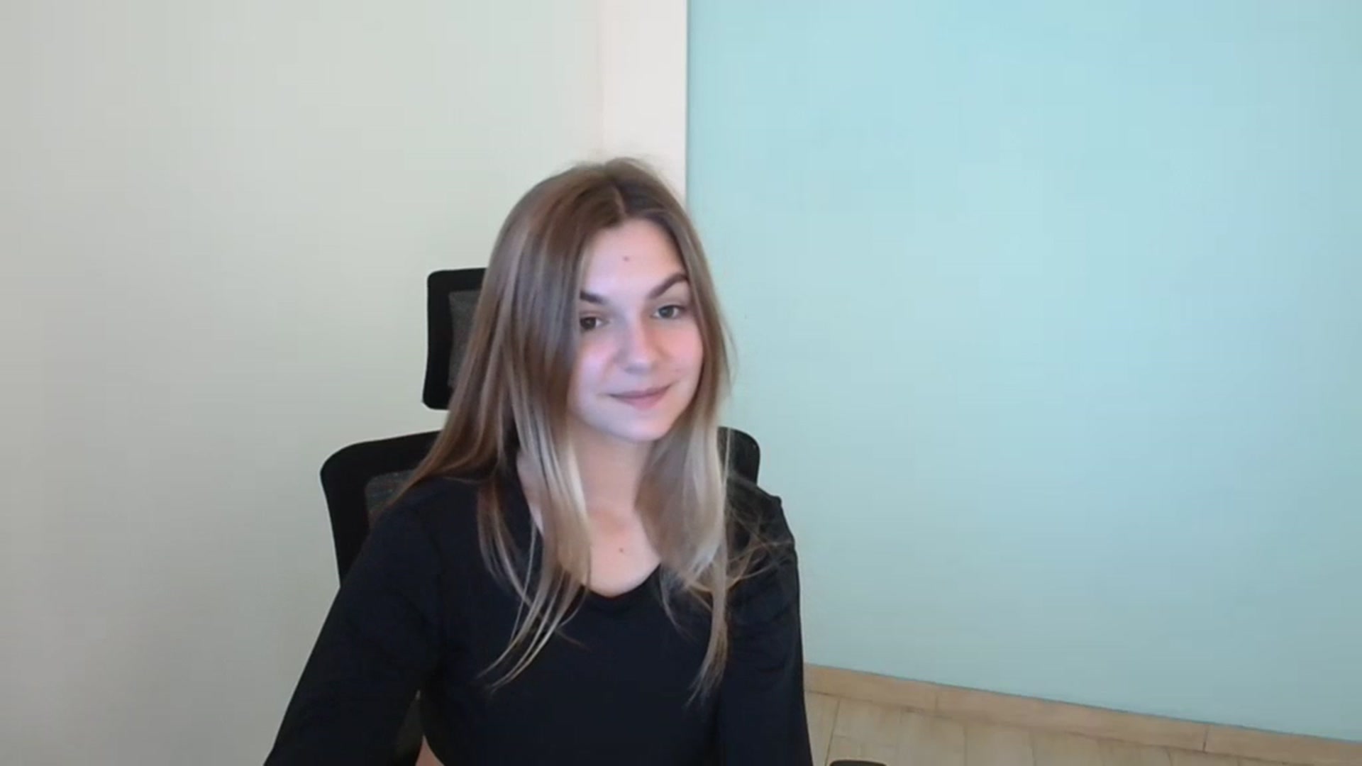 Gallery image thumbnail from Missi_More's myfreecams stream on, 08/04/2023, 10:49 image 8 of 20