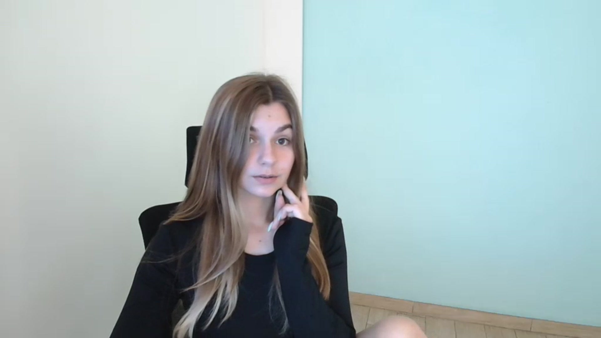 Gallery image thumbnail from Missi_More's myfreecams stream on, 08/04/2023, 10:49 image 17 of 20