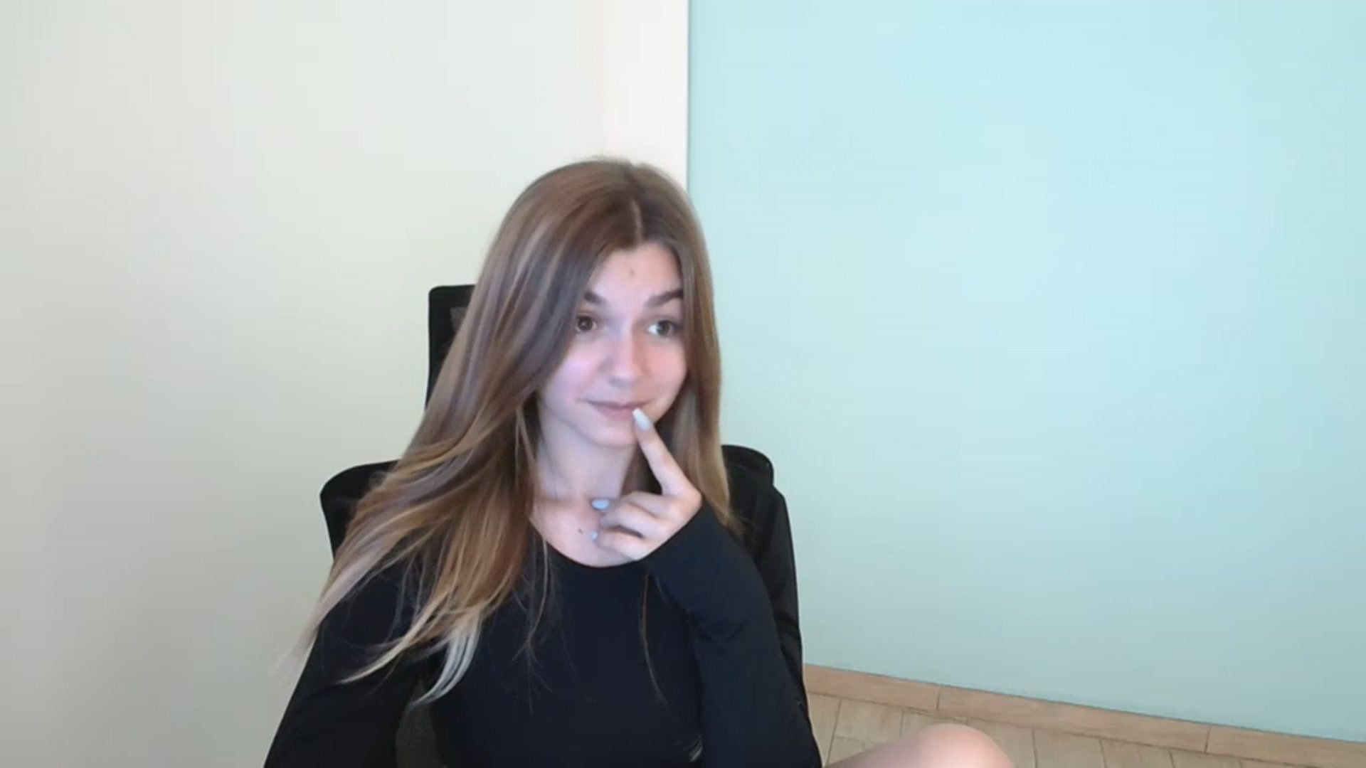 Gallery image thumbnail from Missi_More's myfreecams stream on, 08/04/2023, 10:49 image 15 of 20