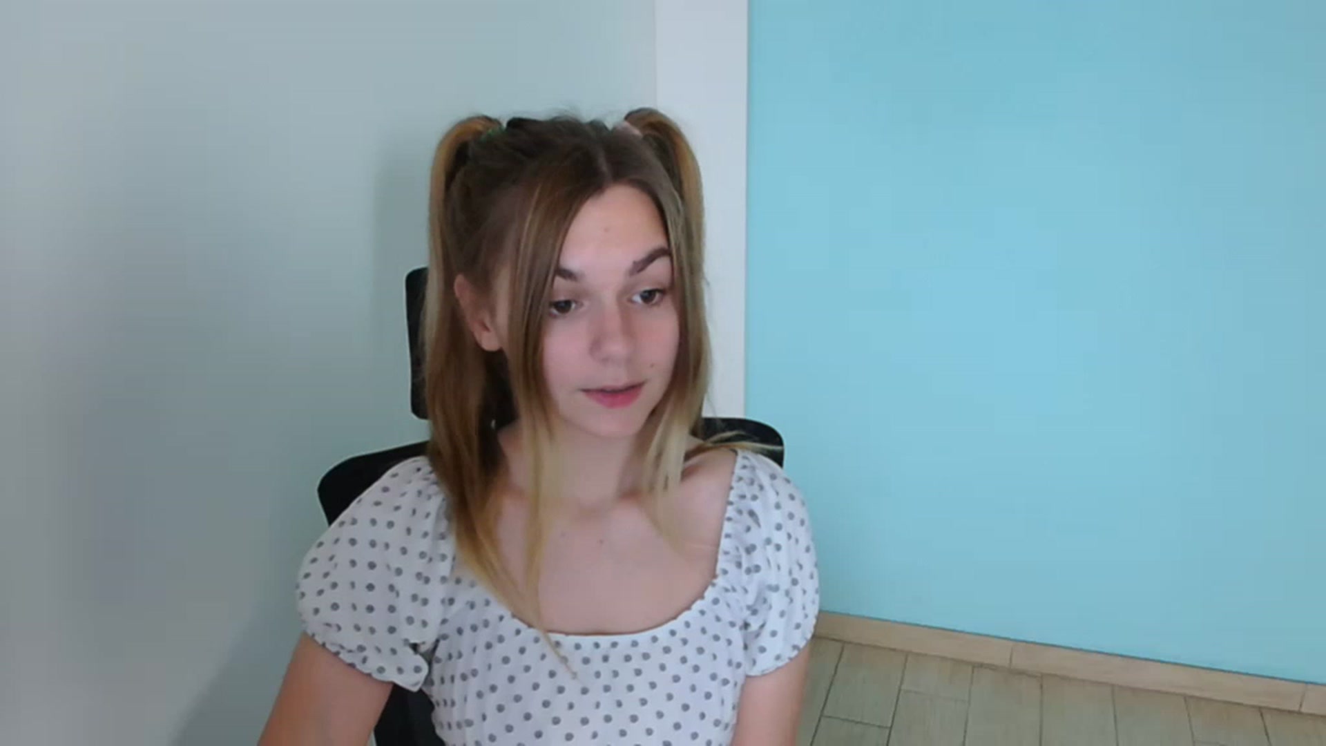 Gallery image thumbnail from Missi_More's myfreecams stream on, 08/07/2023, 09:35 image 11 of 20