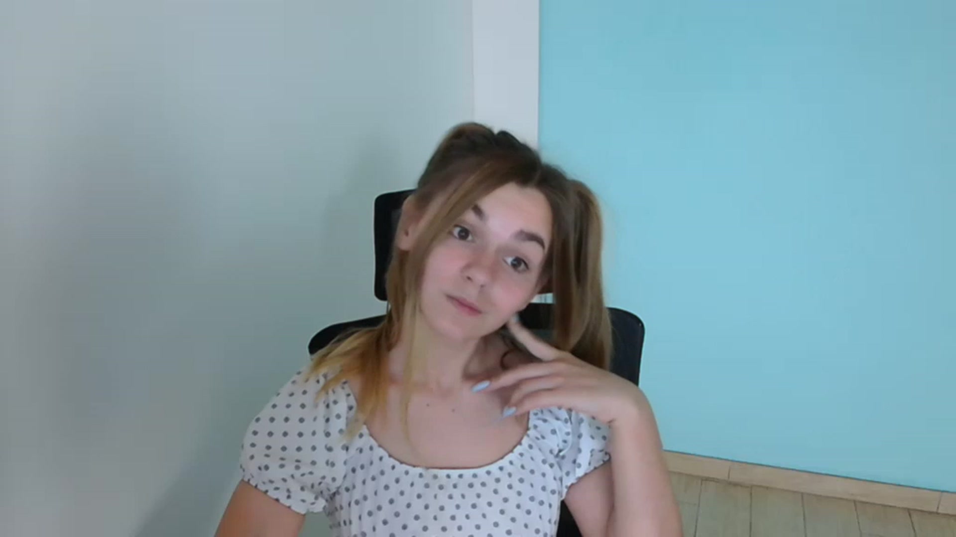 Gallery image thumbnail from Missi_More's myfreecams stream on, 08/07/2023, 09:35 image 5 of 20